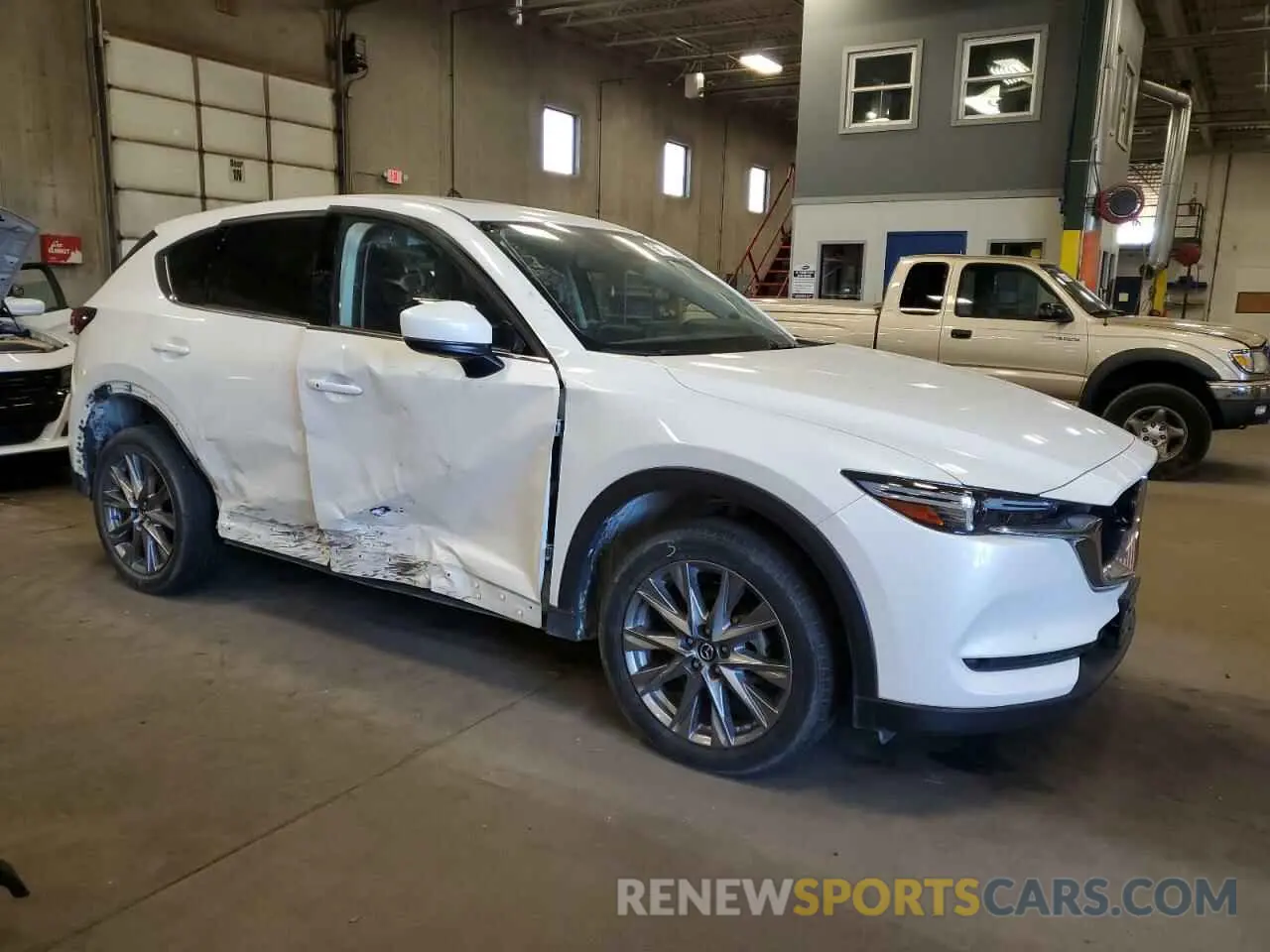 4 Photograph of a damaged car JM3KFBDM0L1842715 MAZDA CX-5 2020