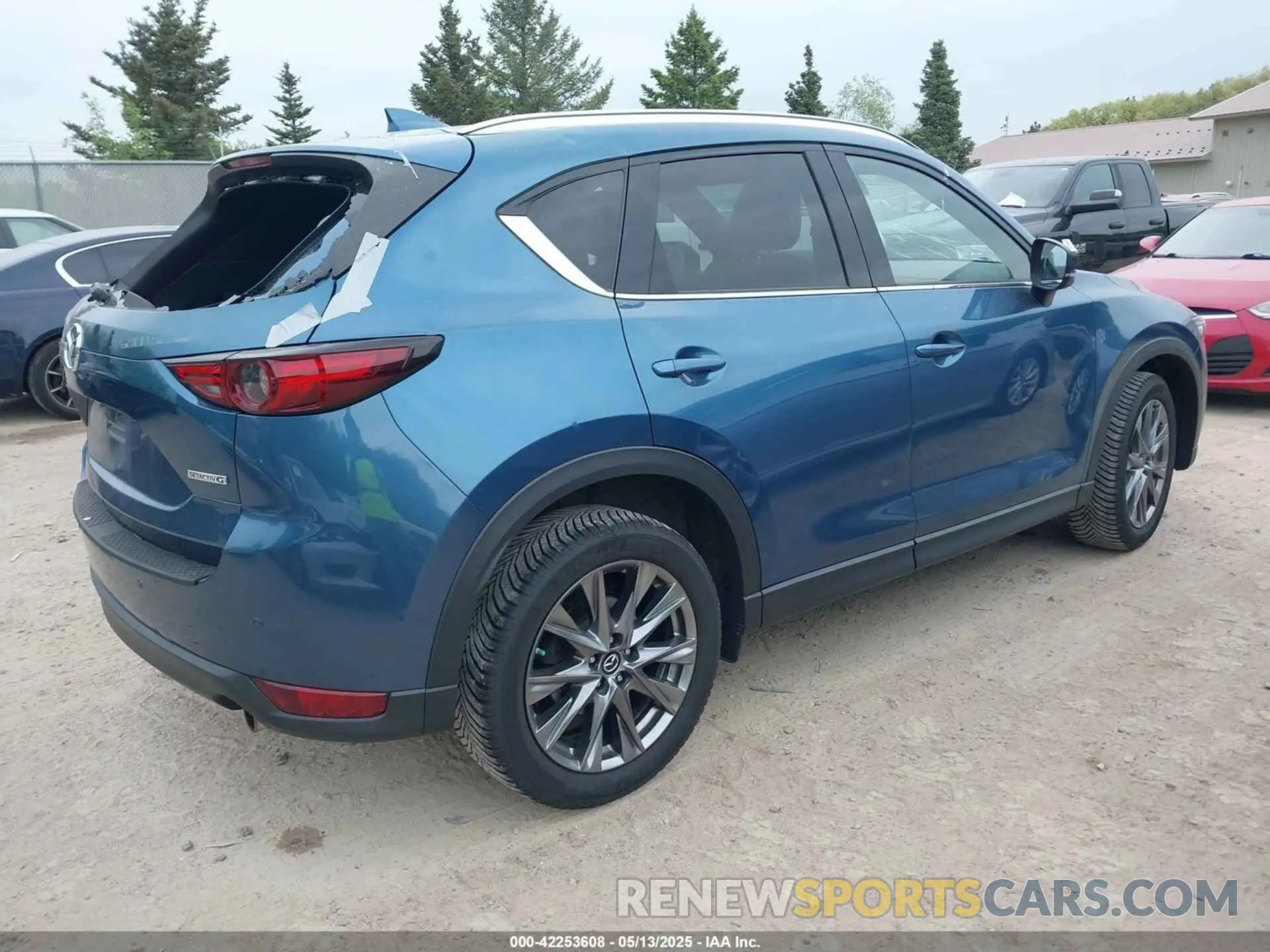 4 Photograph of a damaged car JM3KFBEY4L0746447 MAZDA CX-5 2020
