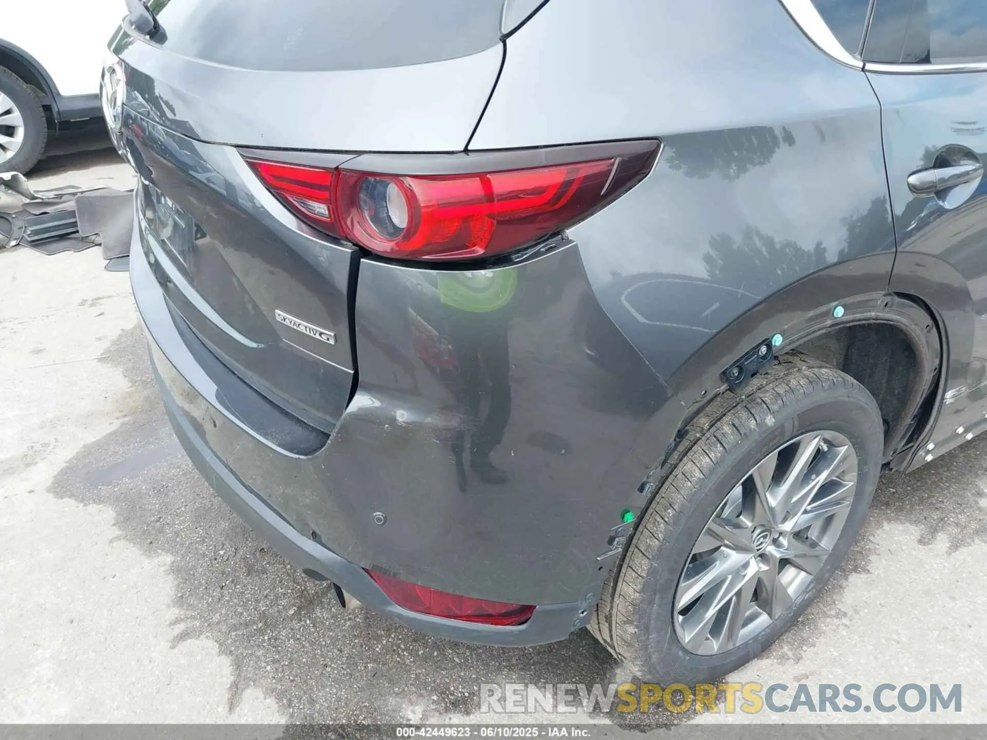 18 Photograph of a damaged car JM3KFBEY8L0822963 MAZDA CX-5 2020
