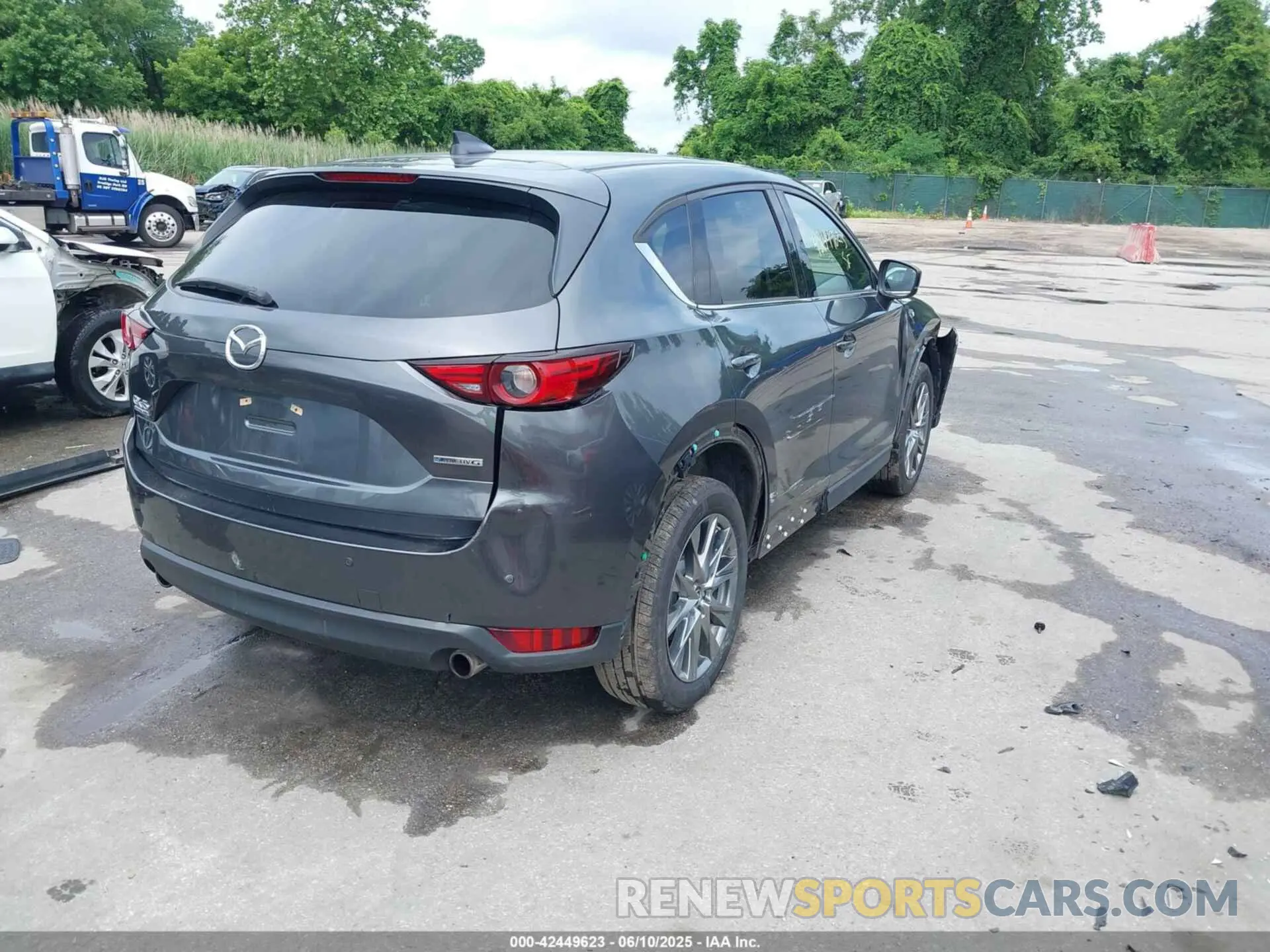 4 Photograph of a damaged car JM3KFBEY8L0822963 MAZDA CX-5 2020