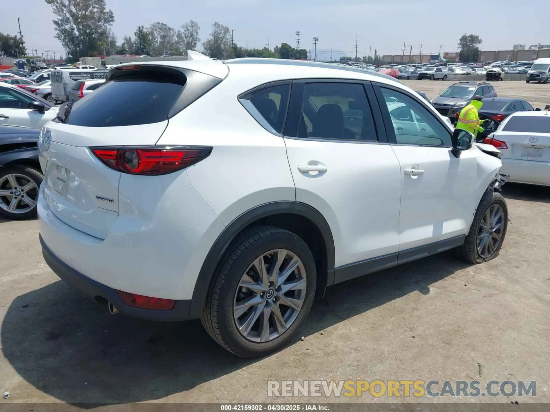 4 Photograph of a damaged car JM3KFADM5M0403849 MAZDA CX-5 2021