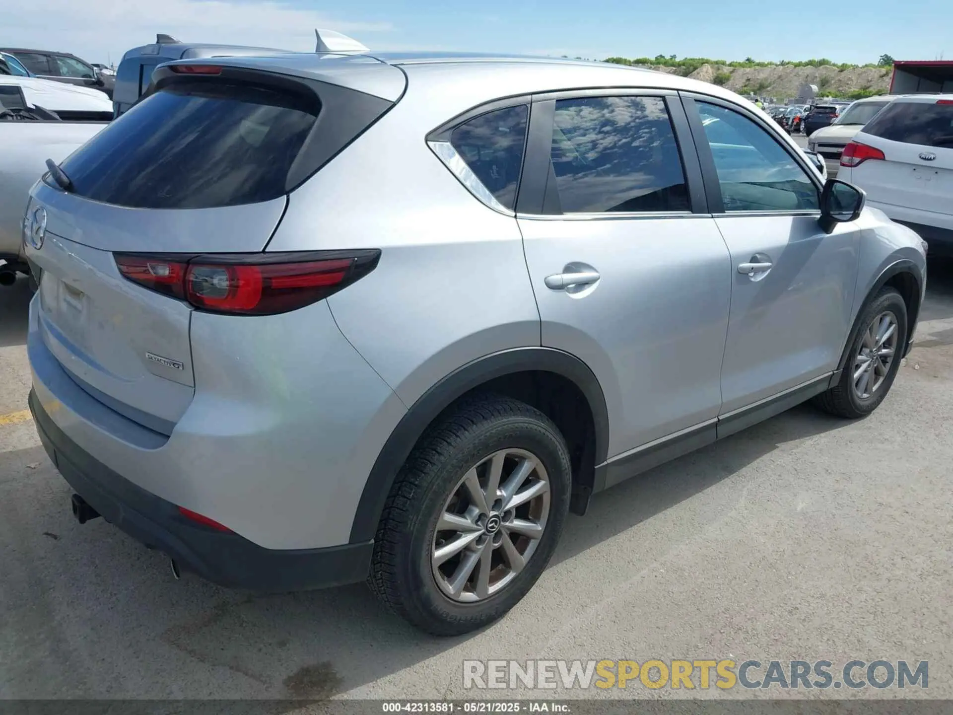4 Photograph of a damaged car JM3KFBCMXN1557475 MAZDA CX-5 2022