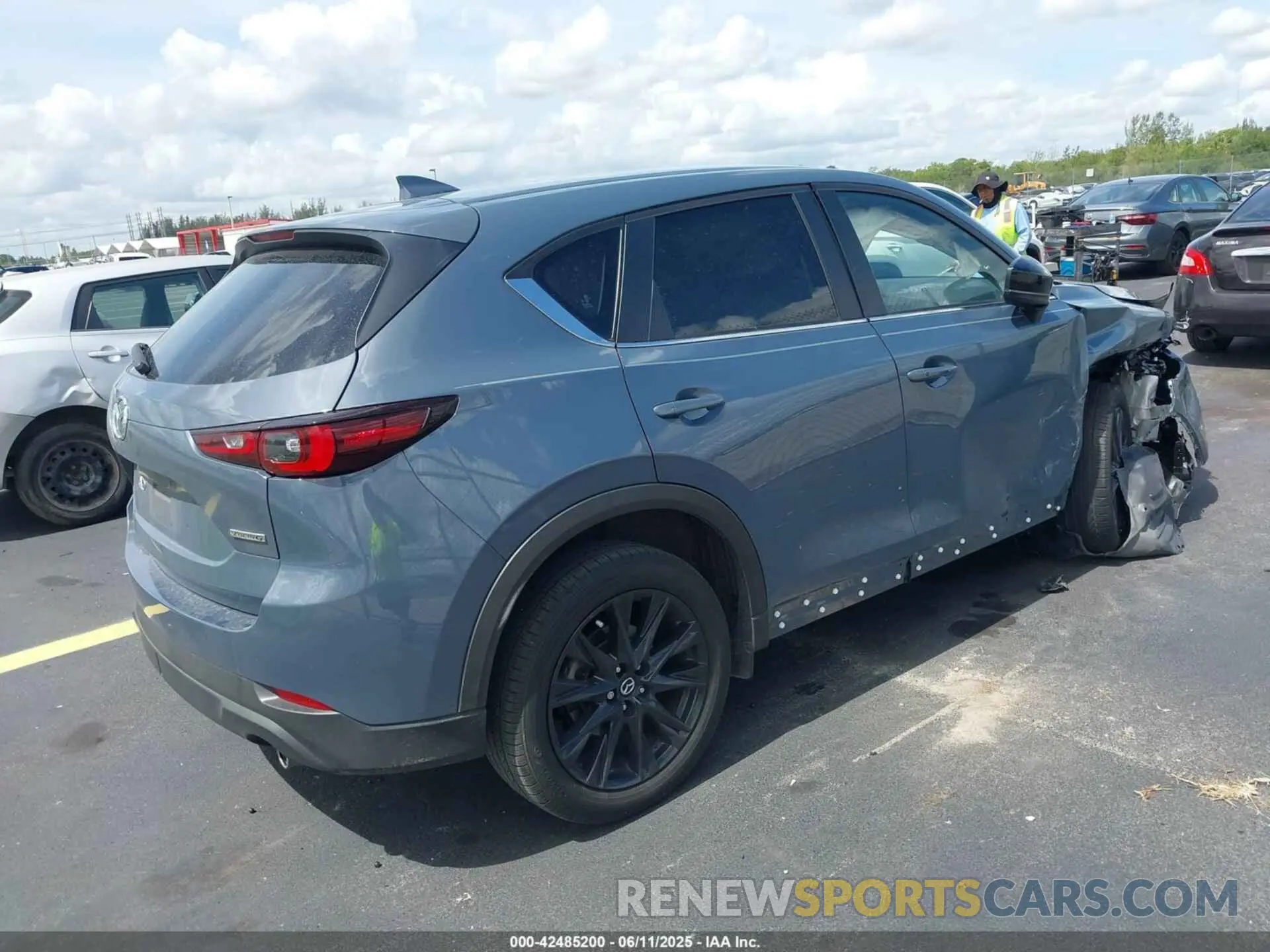 4 Photograph of a damaged car JM3KFBCM5P0173905 MAZDA CX-5 2023