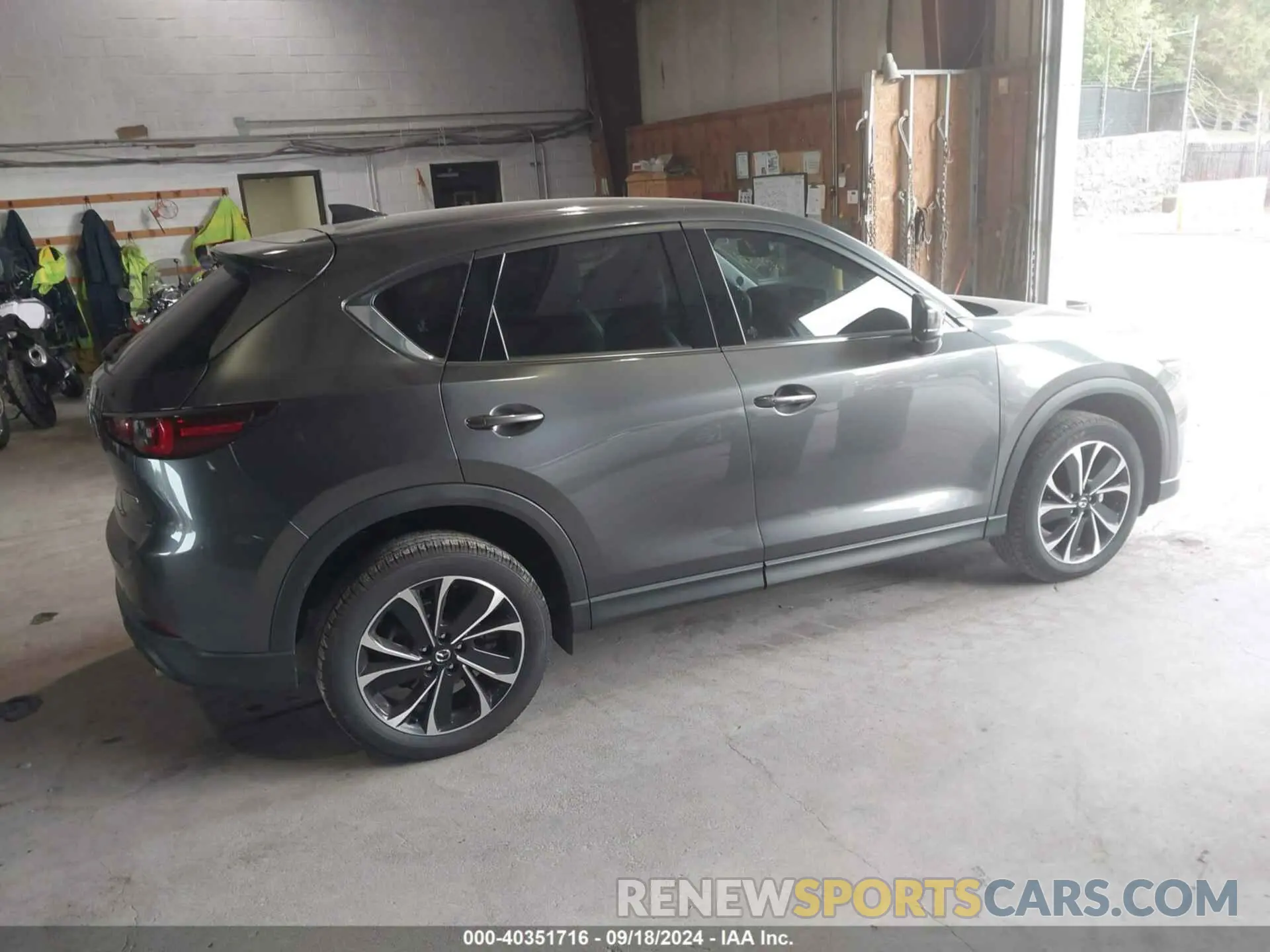4 Photograph of a damaged car JM3KFBDM5P0267412 MAZDA CX-5 2023
