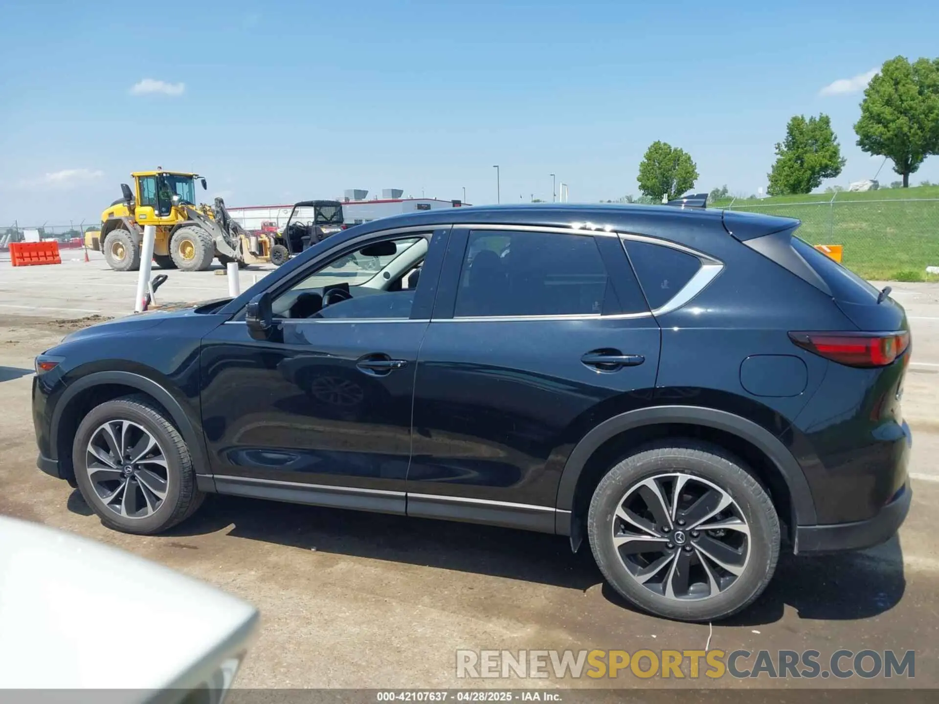 14 Фотография поврежденного автомобиля JM3KFBEM0P0201400 MAZDA CX-5 2023