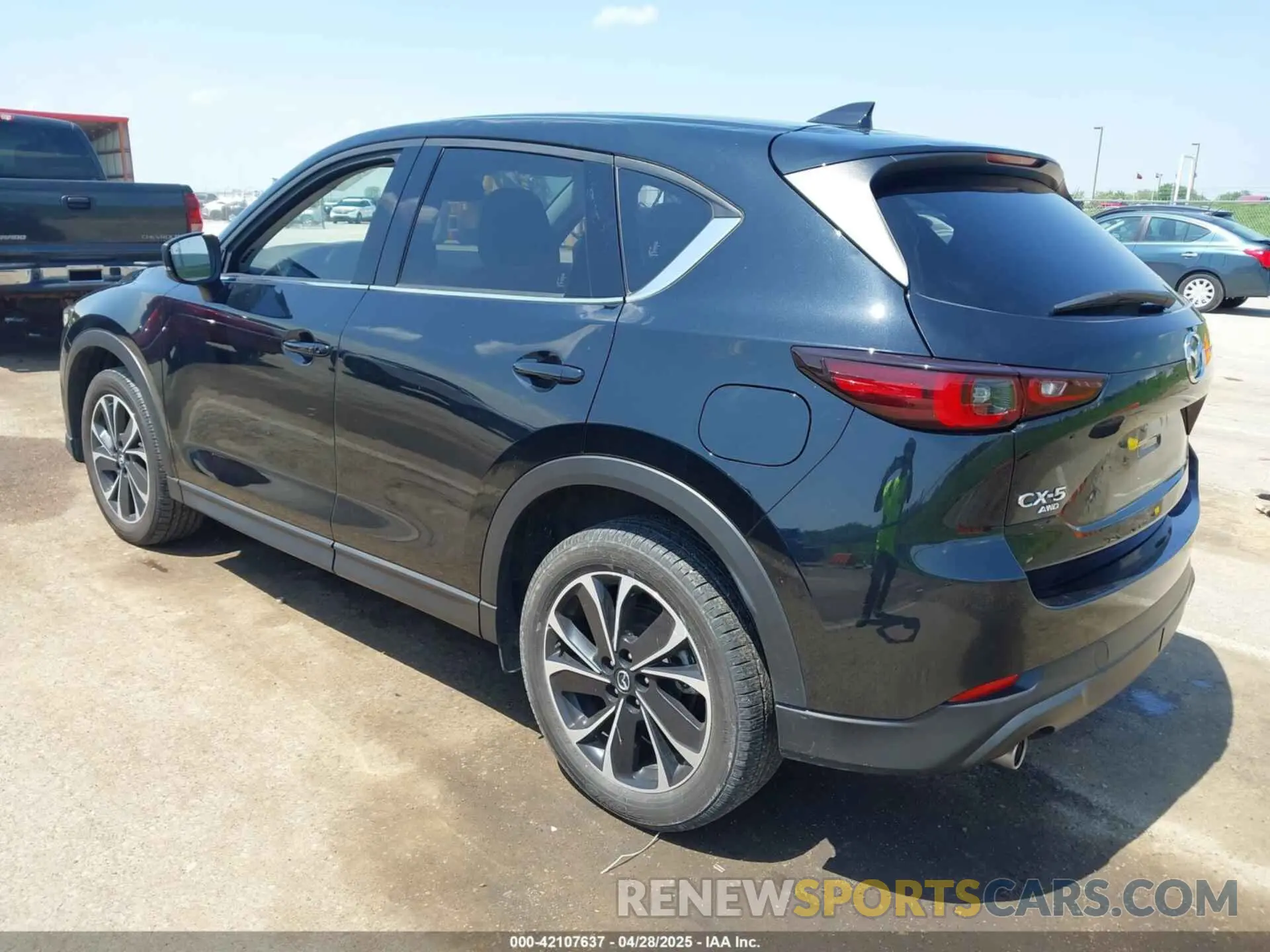 3 Фотография поврежденного автомобиля JM3KFBEM0P0201400 MAZDA CX-5 2023