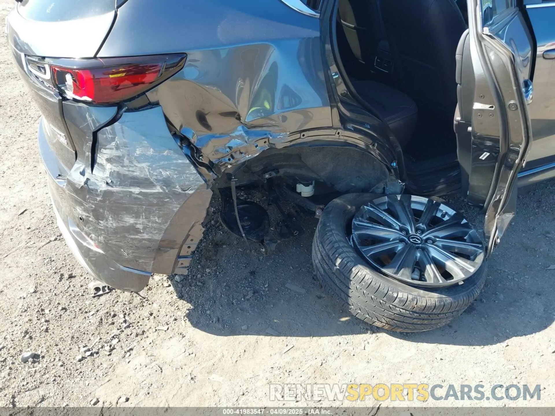 17 Фотография поврежденного автомобиля JM3KFBXY4R0357622 MAZDA CX-5 2024