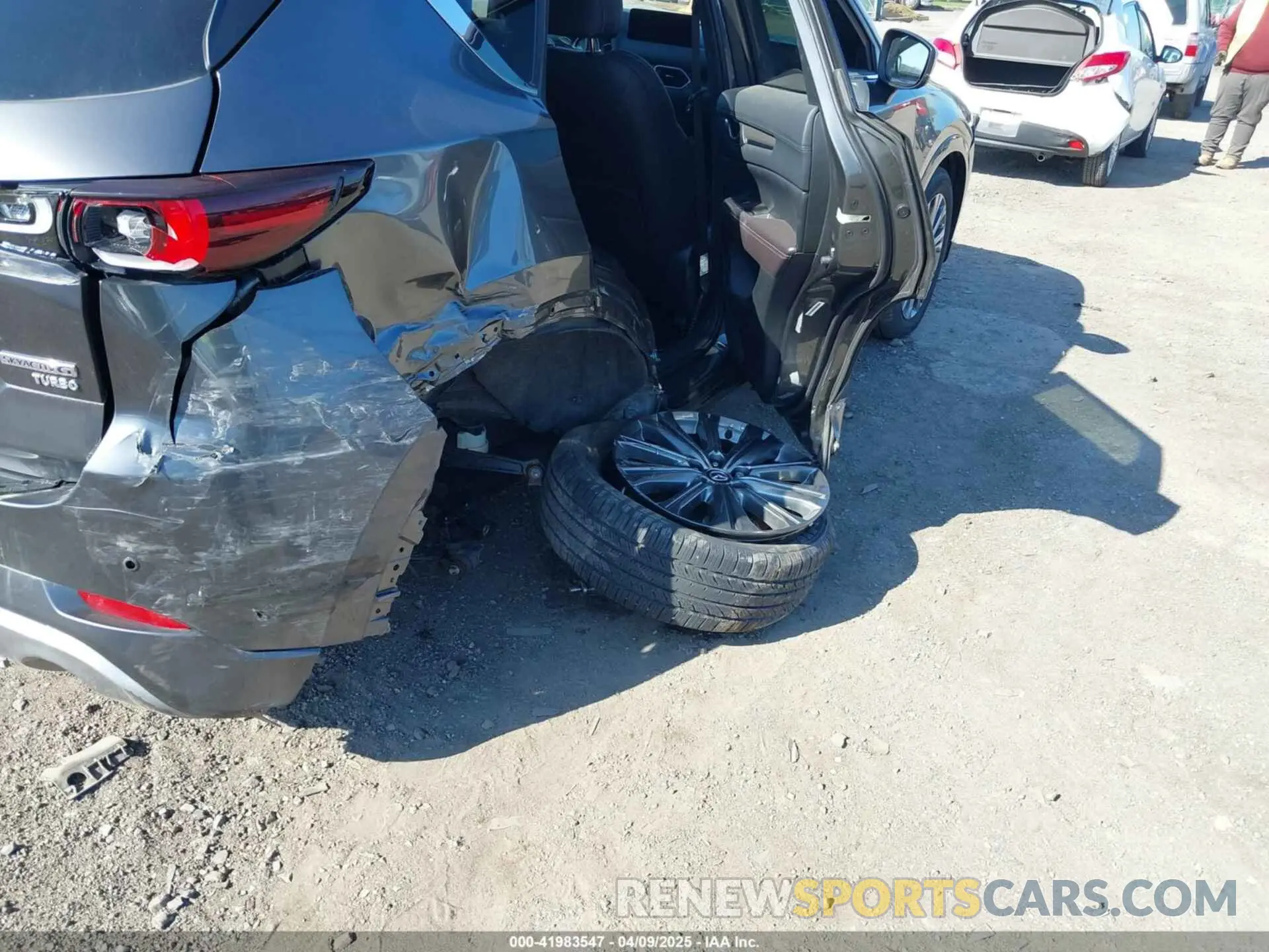 18 Фотография поврежденного автомобиля JM3KFBXY4R0357622 MAZDA CX-5 2024