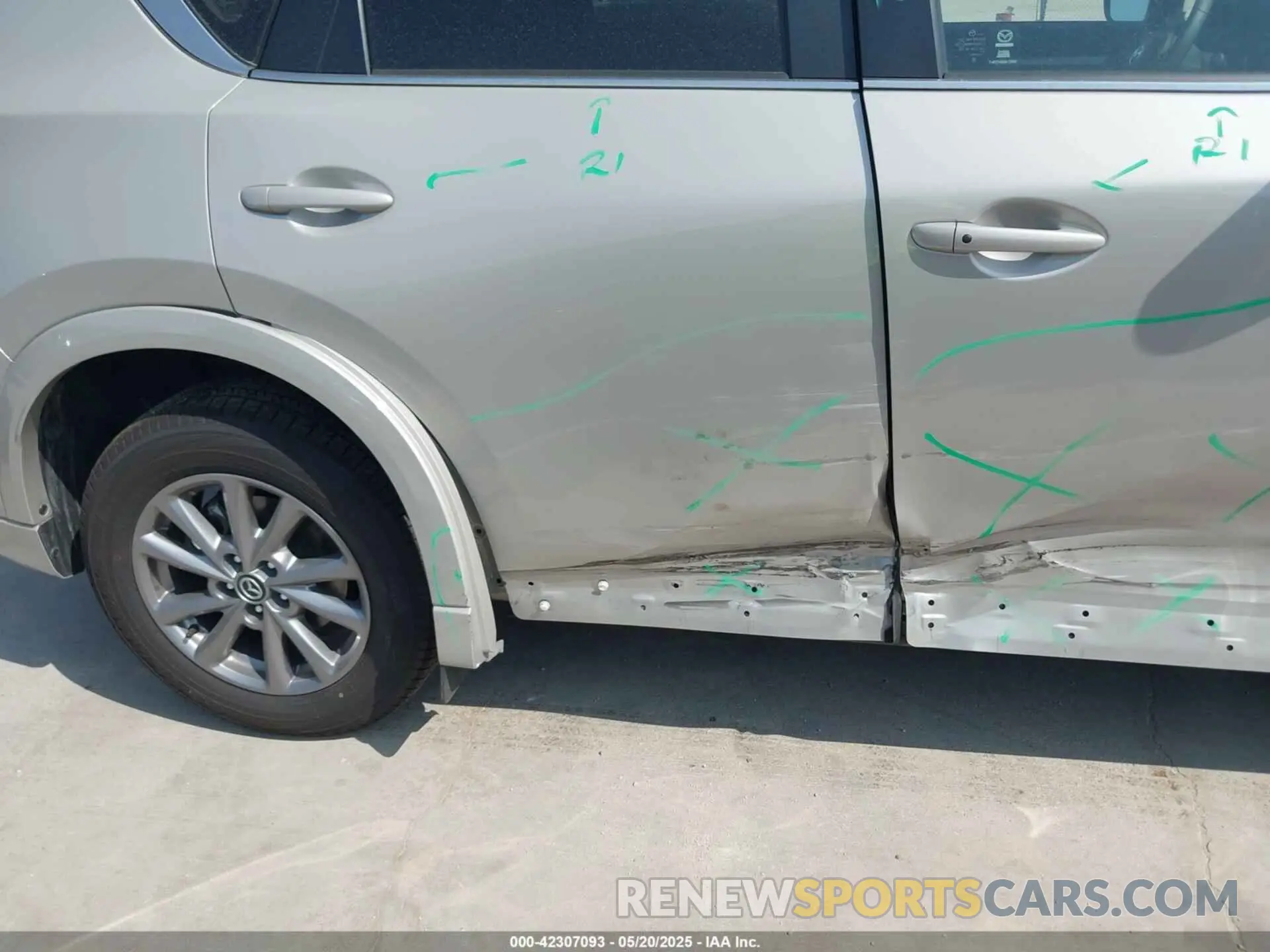 17 Photograph of a damaged car JM3KFBCL1S0620813 MAZDA CX-5 2025