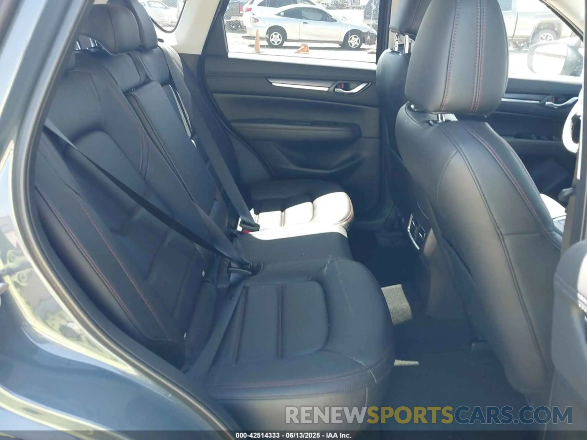 8 Photograph of a damaged car JM3KFBCMXS0673129 MAZDA CX-5 2025