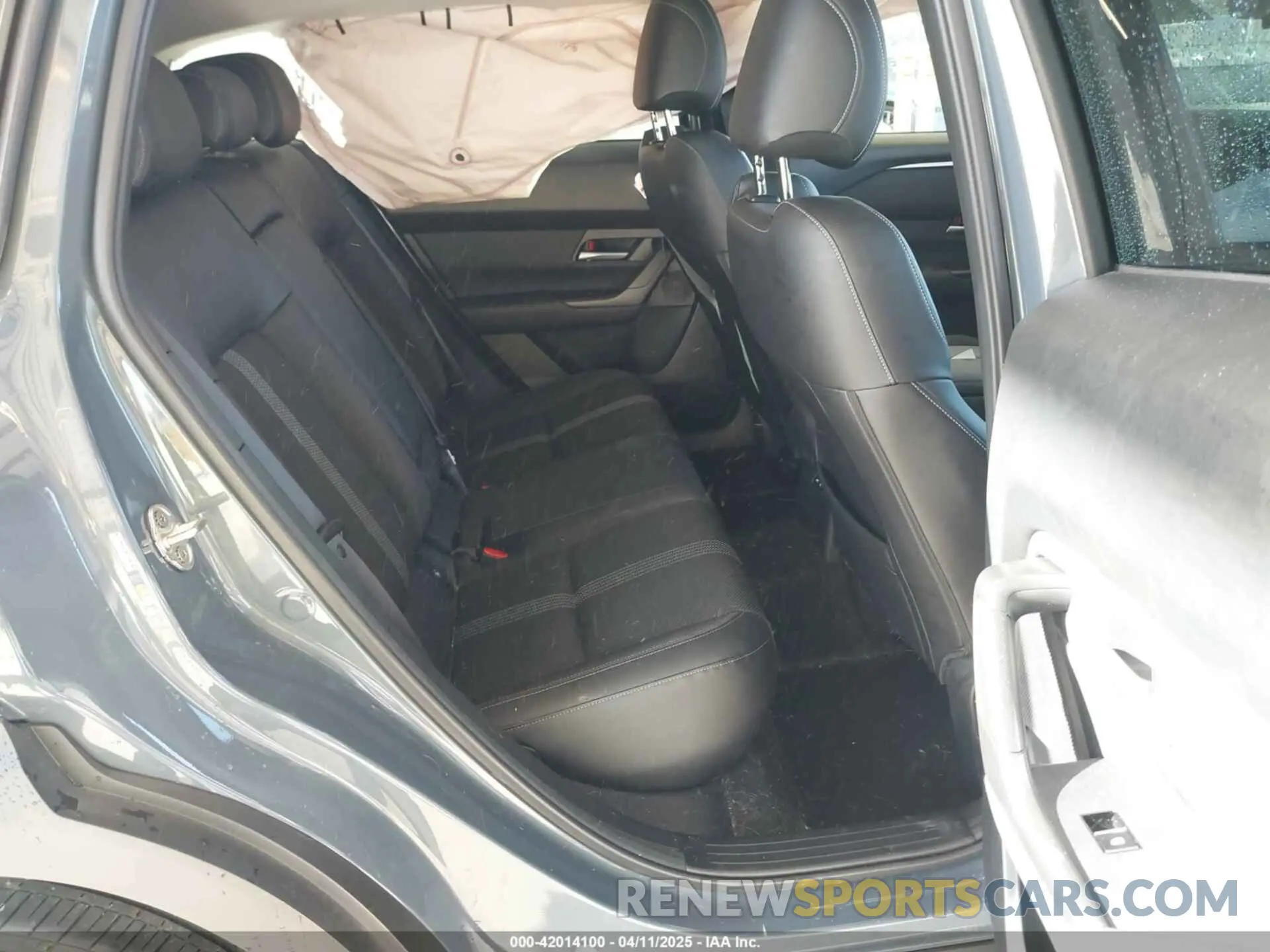 8 Photograph of a damaged car 7MMVABAM2PN110674 MAZDA CX-50 2023