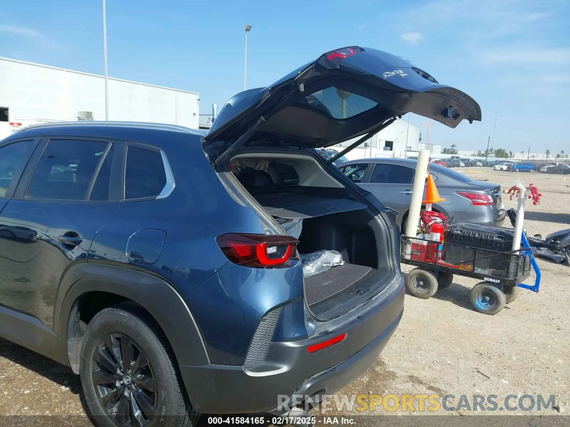 17 Фотография поврежденного автомобиля 7MMVABCM2PN129237 MAZDA CX-50 2023