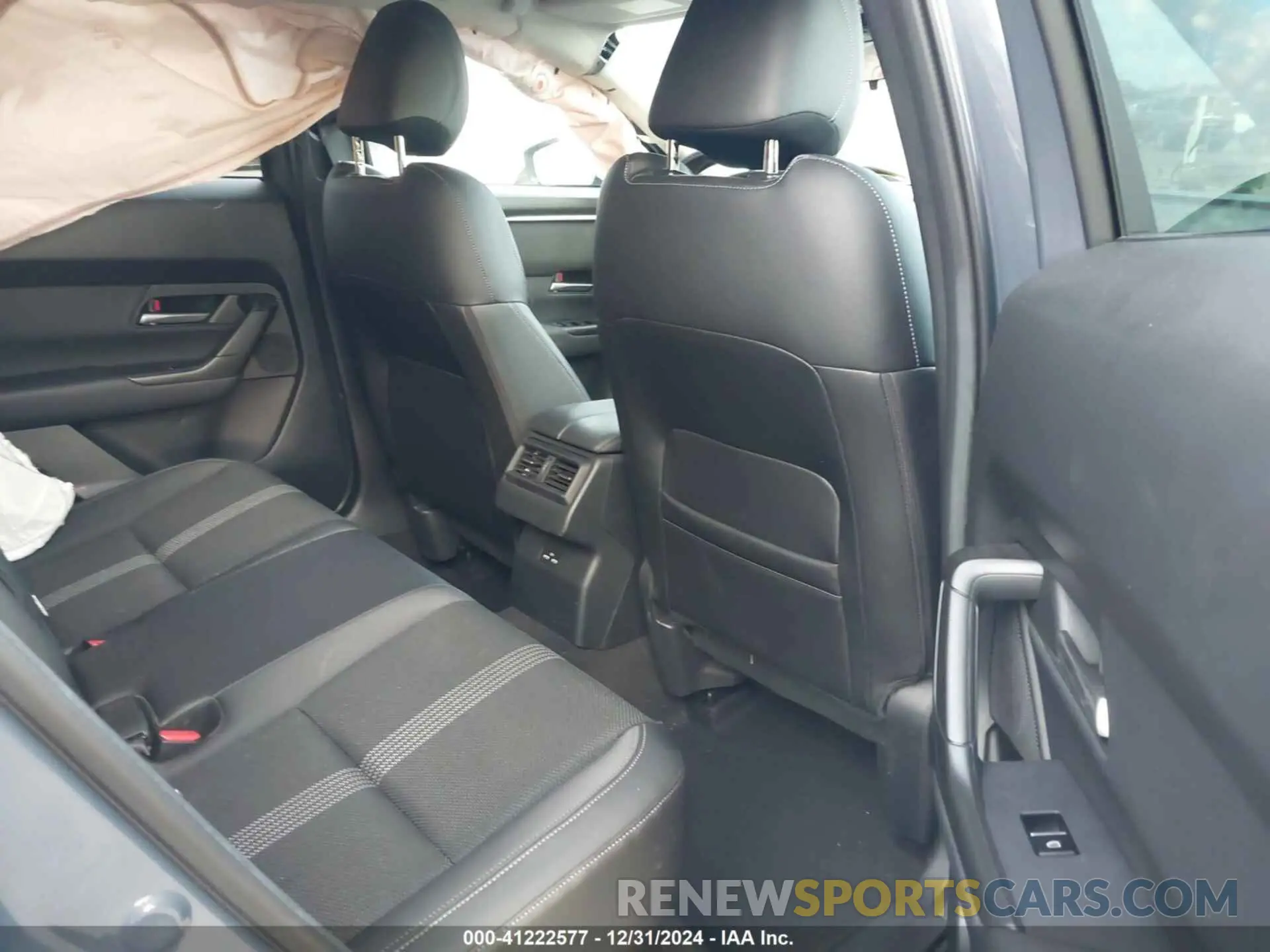 8 Photograph of a damaged car 7MMVABCM7PN116127 MAZDA CX-50 2023