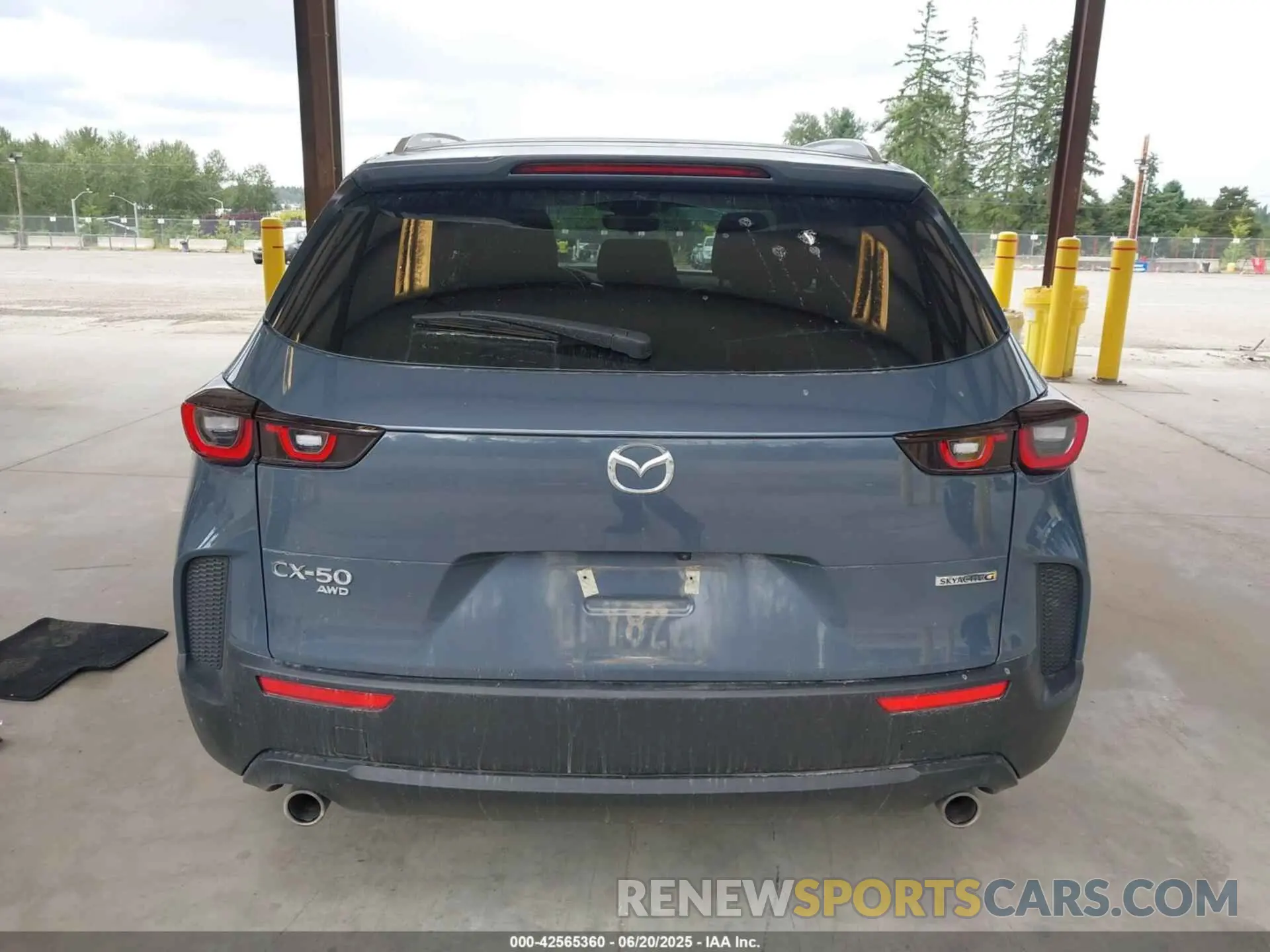 16 Photograph of a damaged car 7MMVABCM8PN132322 MAZDA CX-50 2023