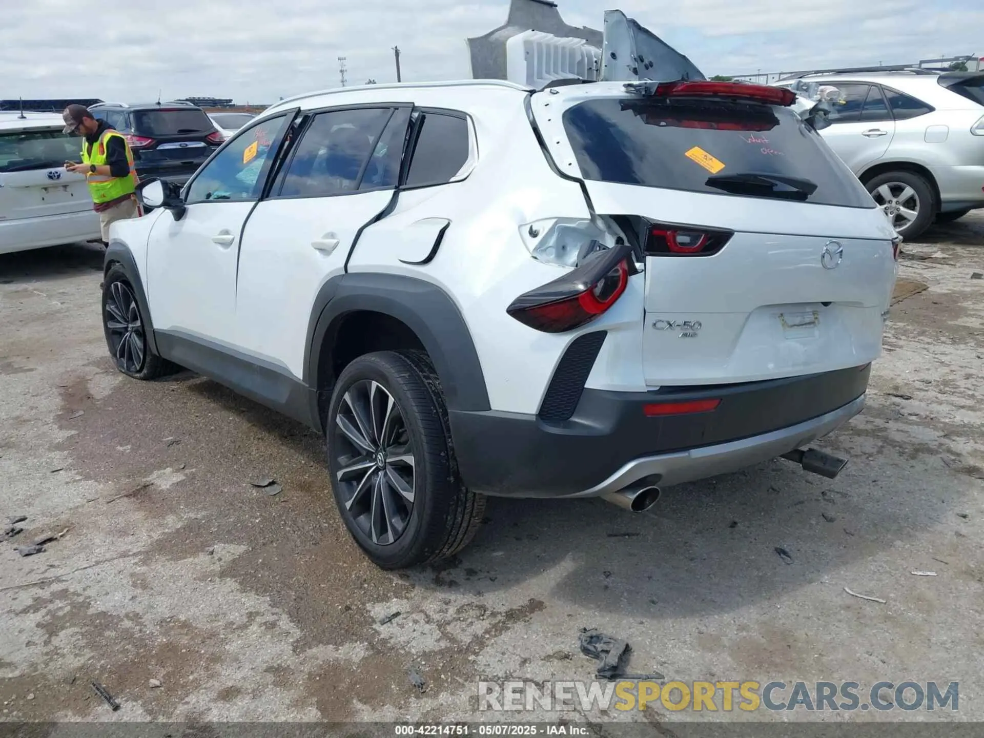 3 Photograph of a damaged car 7MMVABDY7PN138825 MAZDA CX-50 2023