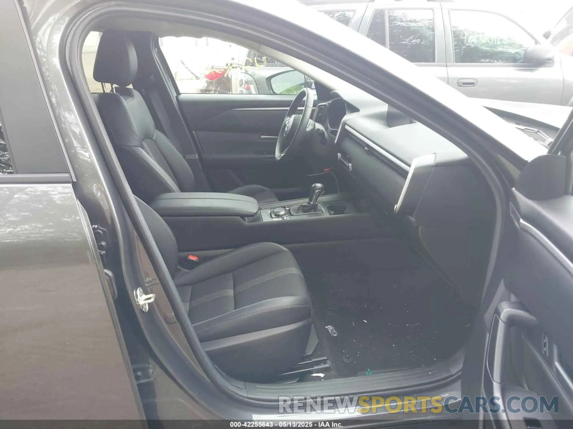 5 Photograph of a damaged car 7MMVABAM1RN161487 MAZDA CX-50 2024