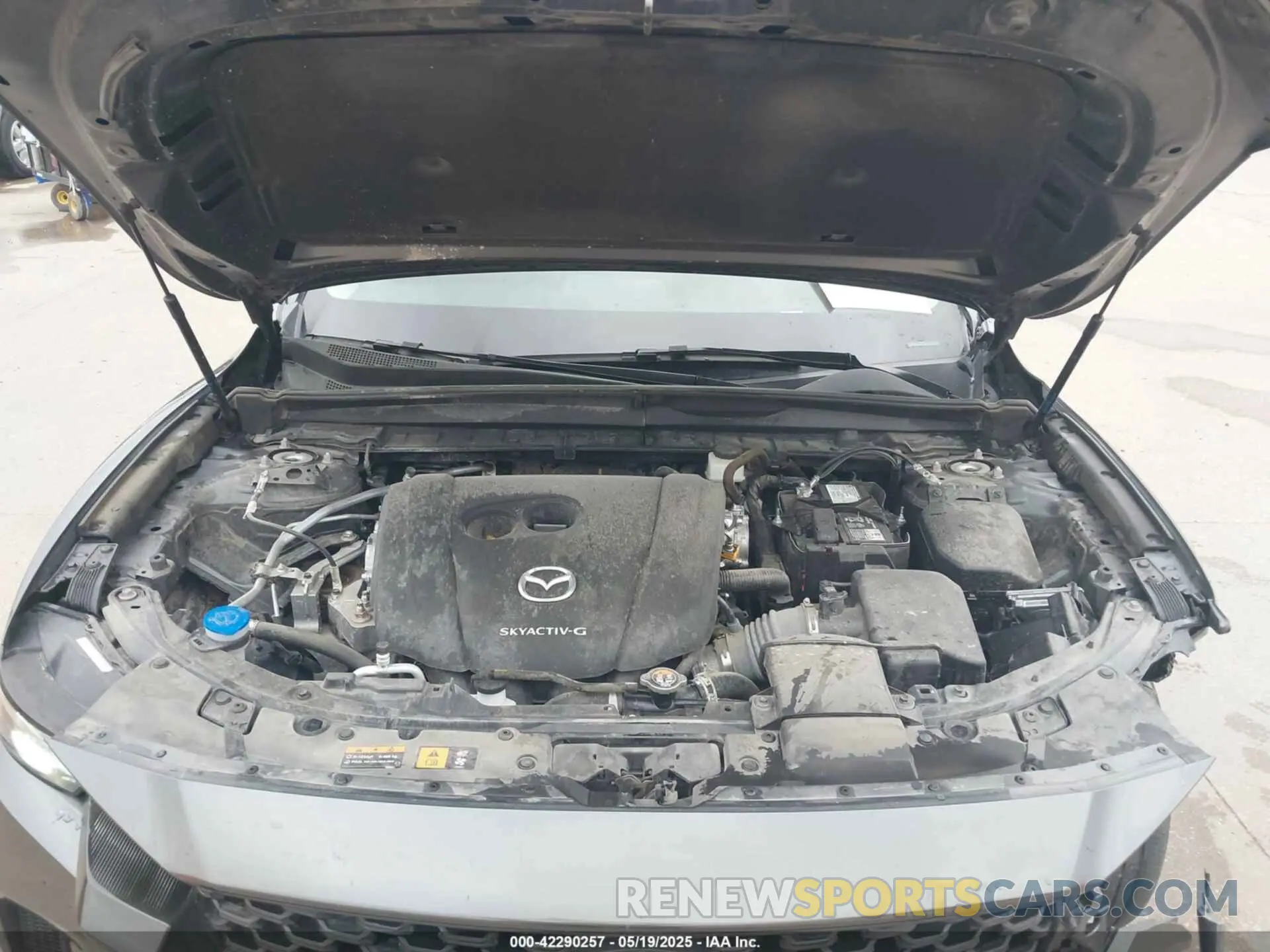 10 Photograph of a damaged car 7MMVABAM2RN207361 MAZDA CX-50 2024