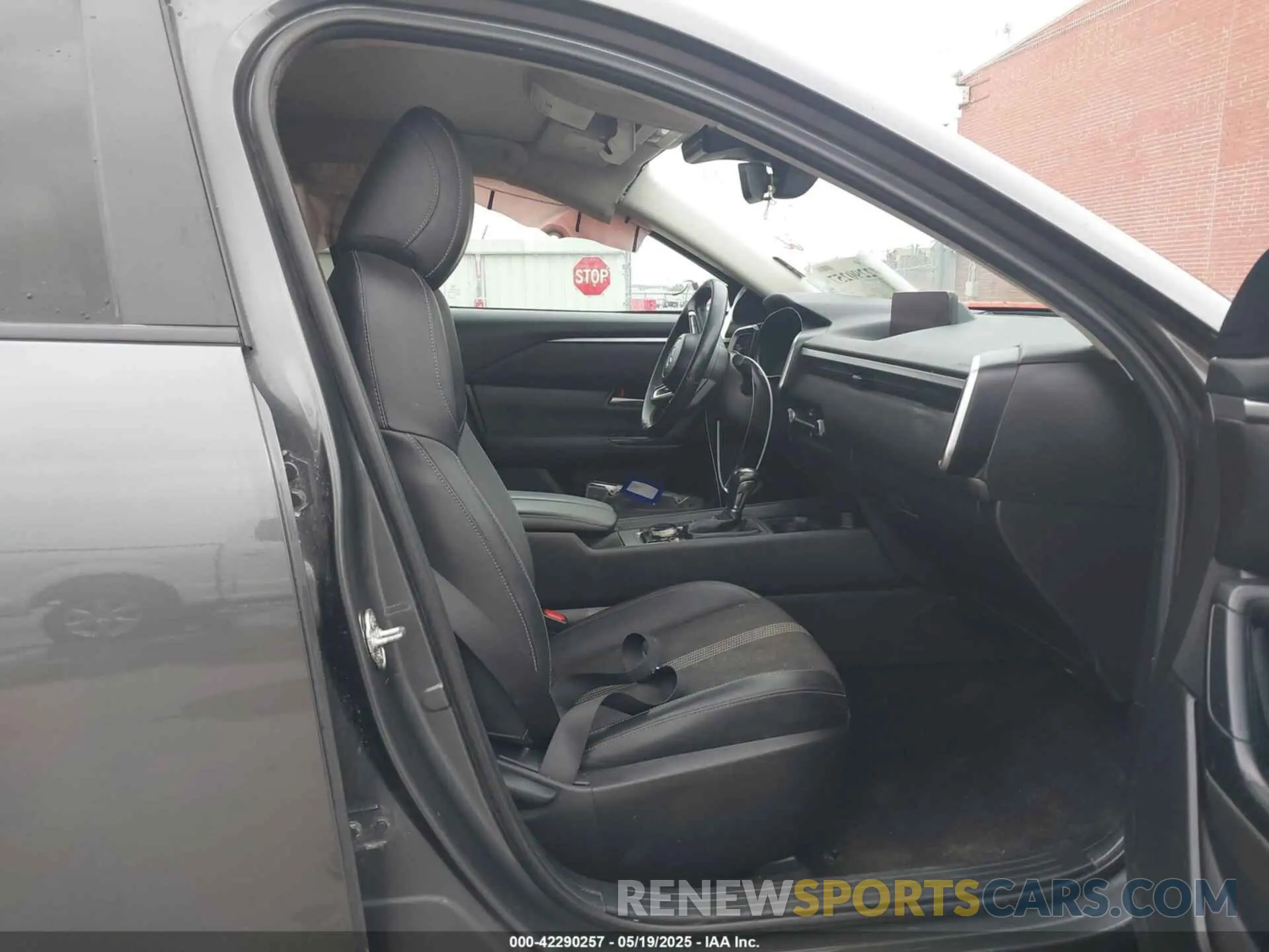 5 Photograph of a damaged car 7MMVABAM2RN207361 MAZDA CX-50 2024
