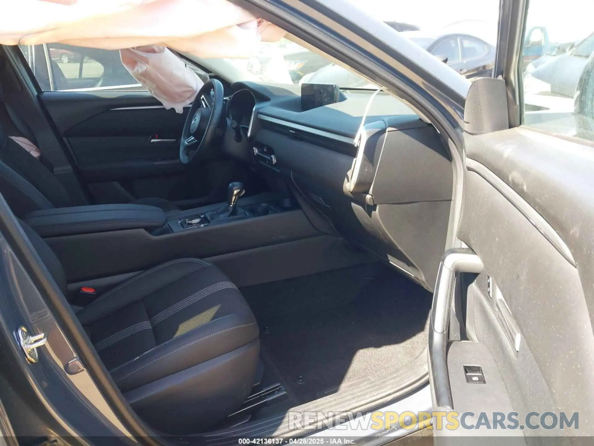 5 Photograph of a damaged car 7MMVABAM5RN192435 MAZDA CX-50 2024