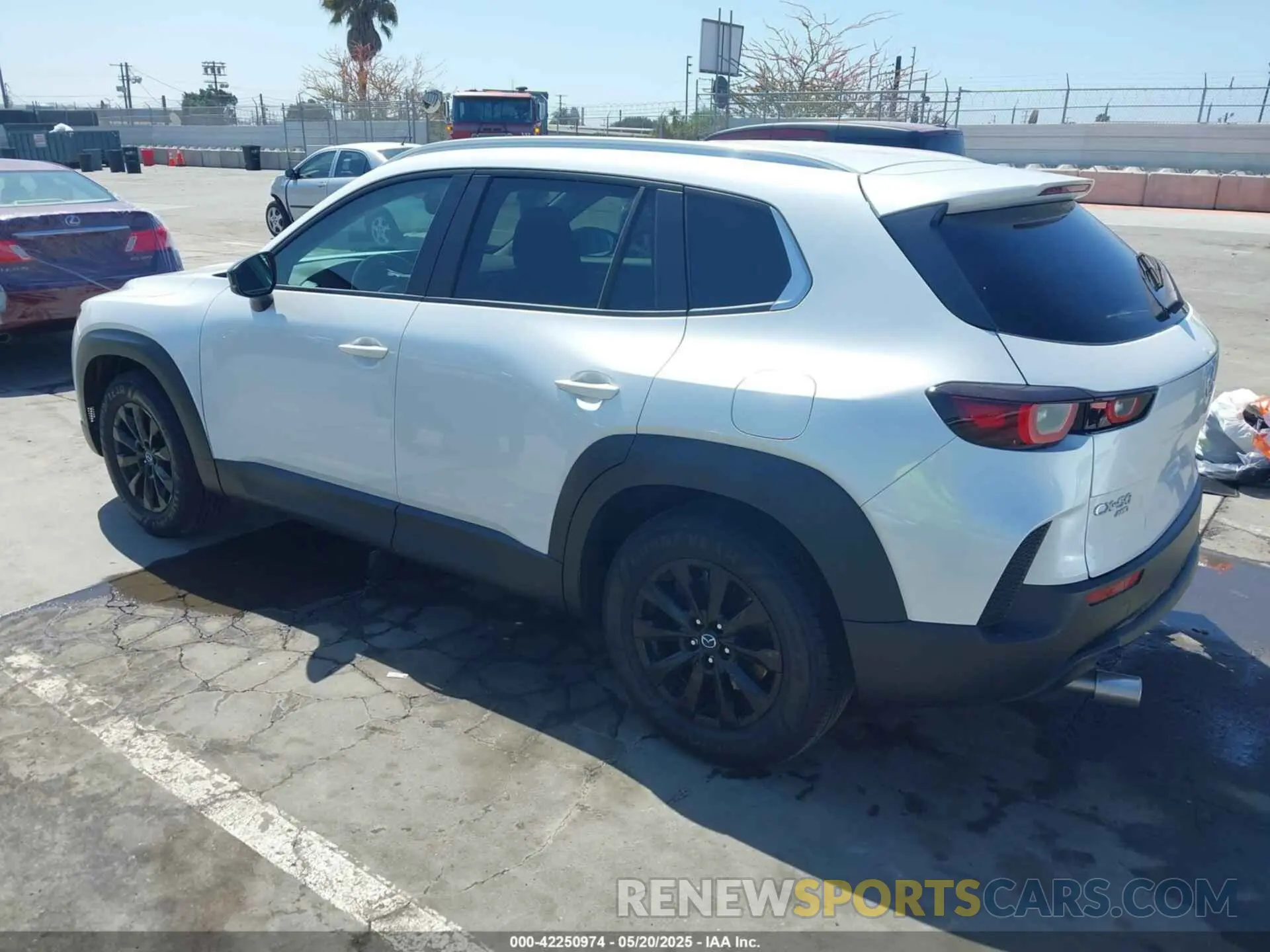 3 Фотография поврежденного автомобиля 7MMVABAM6RN215530 MAZDA CX-50 2024