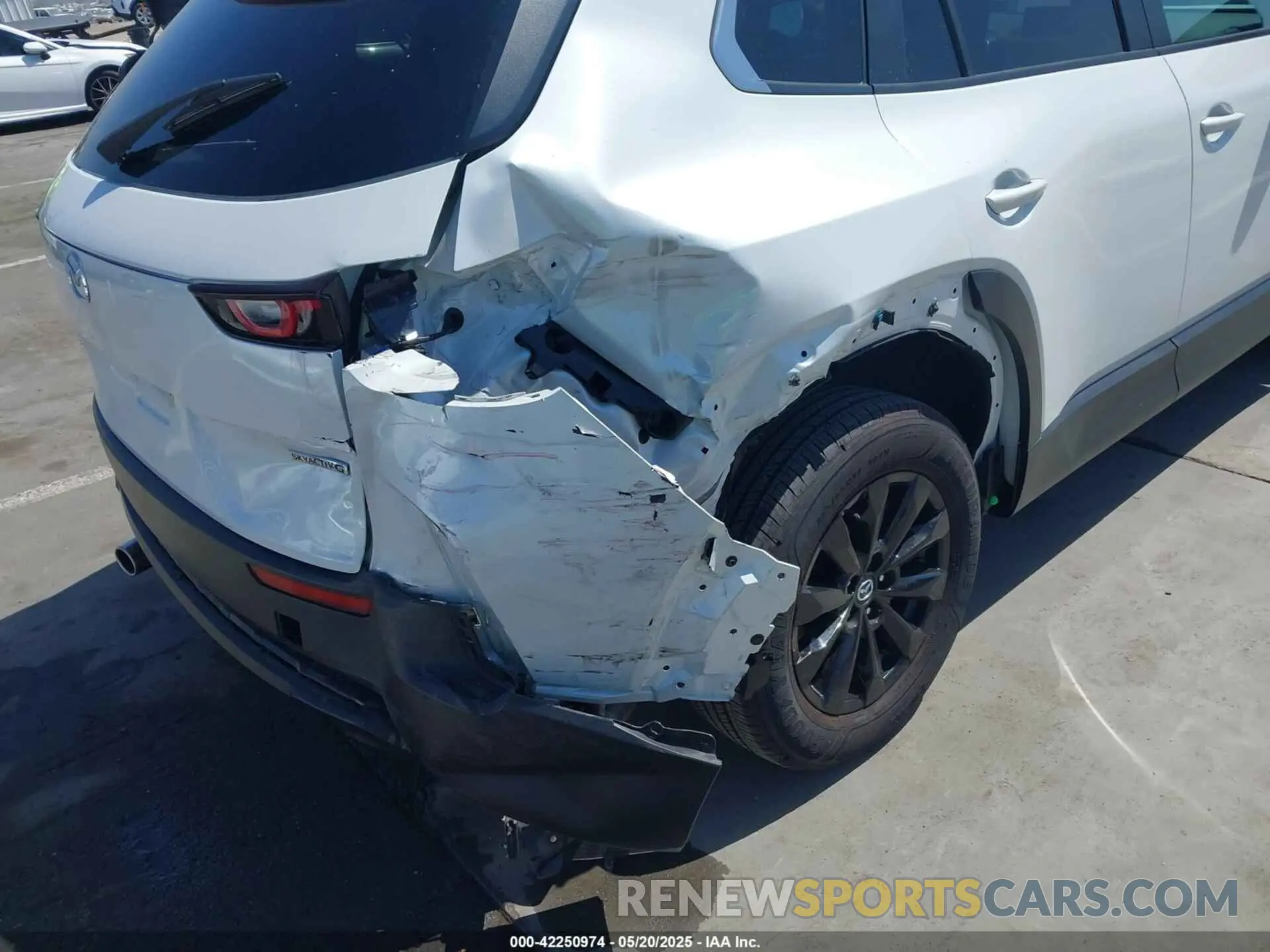 6 Фотография поврежденного автомобиля 7MMVABAM6RN215530 MAZDA CX-50 2024