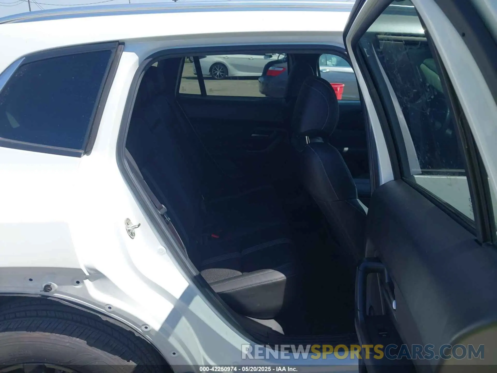 8 Фотография поврежденного автомобиля 7MMVABAM6RN215530 MAZDA CX-50 2024