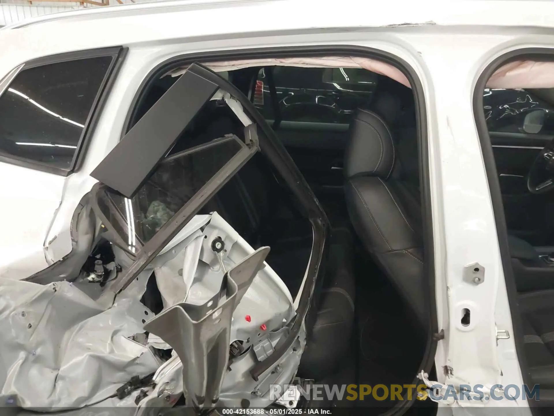 8 Photograph of a damaged car 7MMVABBM3RN243297 MAZDA CX-50 2024