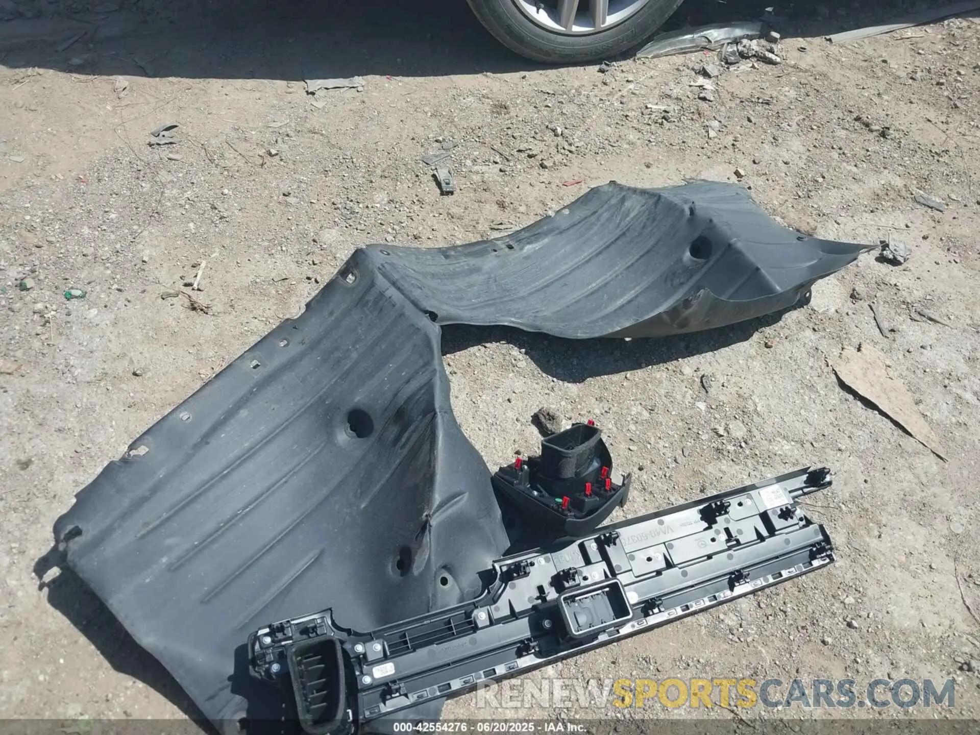 12 Photograph of a damaged car 7MMVABBM4RN205478 MAZDA CX-50 2024