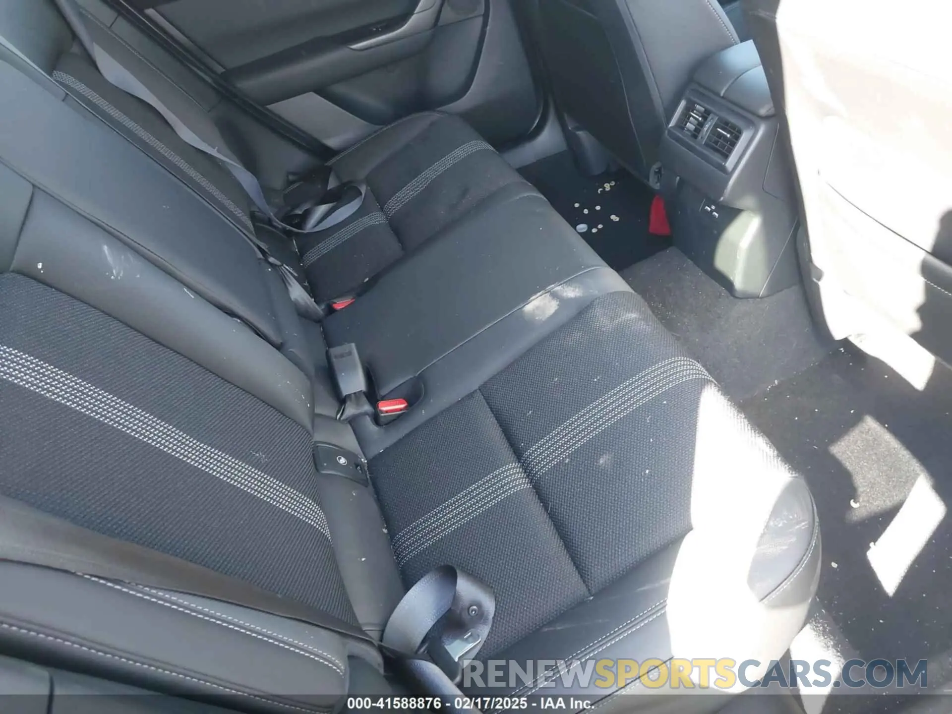 8 Photograph of a damaged car 7MMVABBM8RN232098 MAZDA CX-50 2024