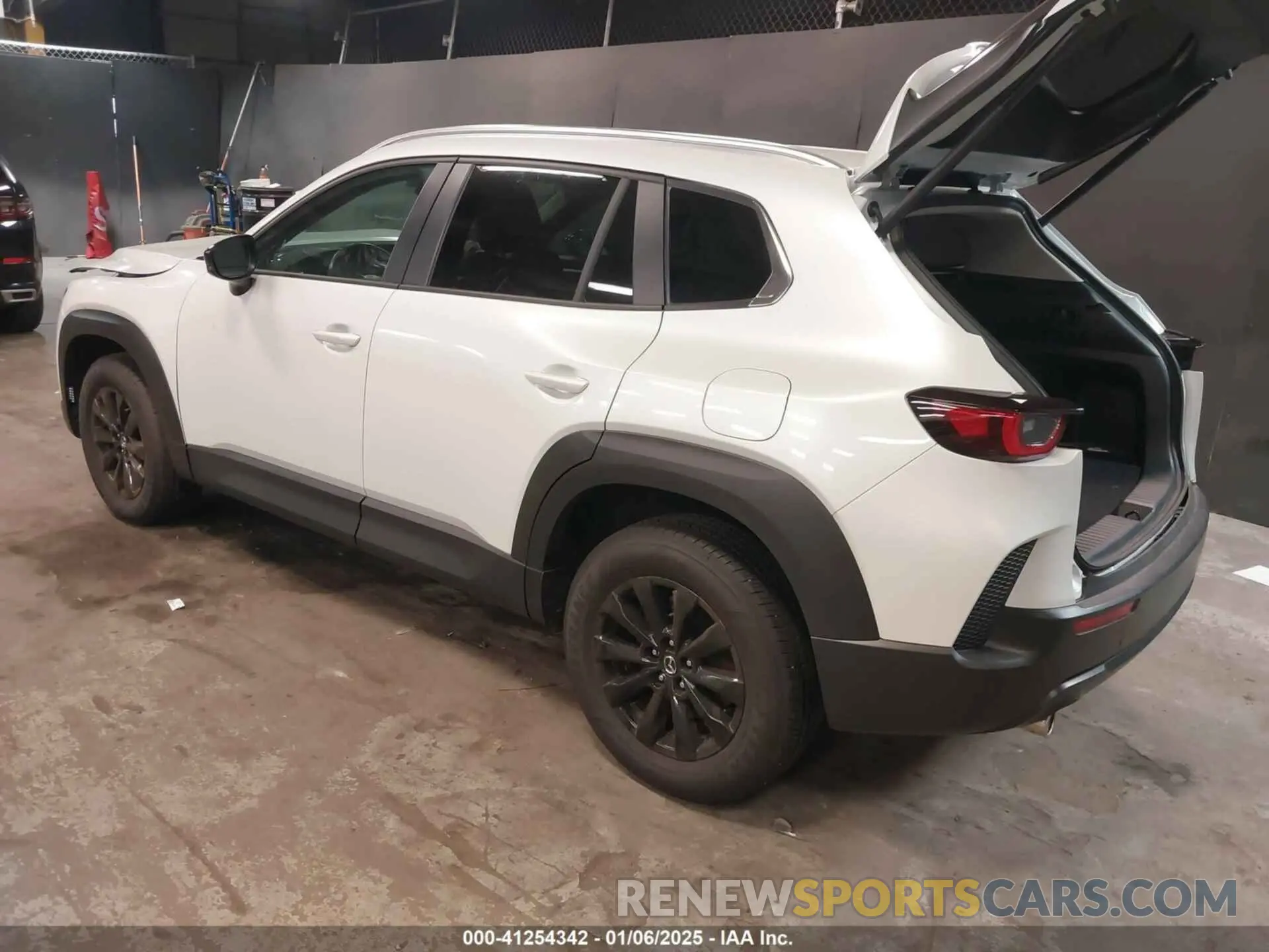 3 Photograph of a damaged car 7MMVABBMXRN213519 MAZDA CX-50 2024