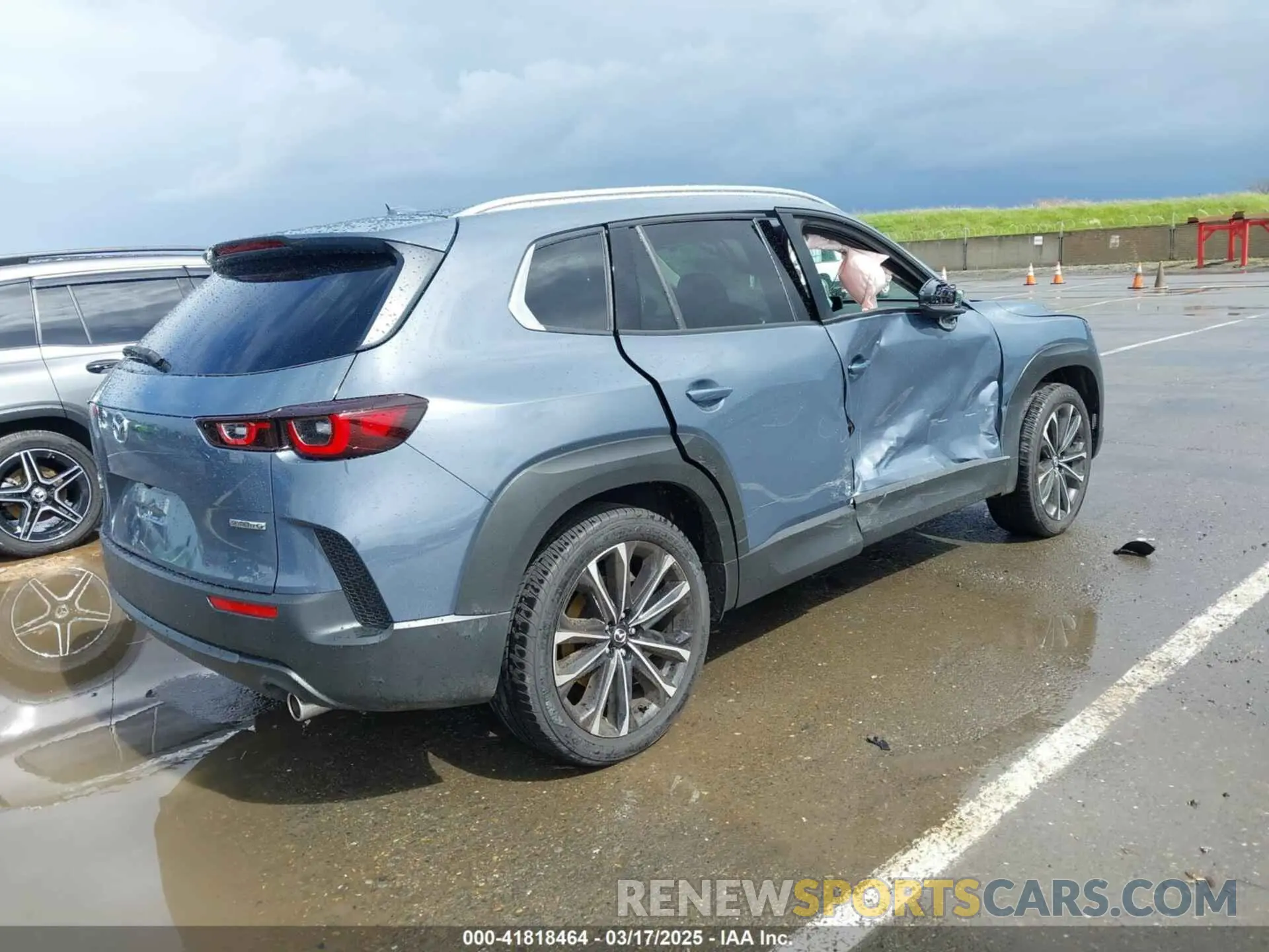 4 Photograph of a damaged car 7MMVABEM8RN220626 MAZDA CX-50 2024