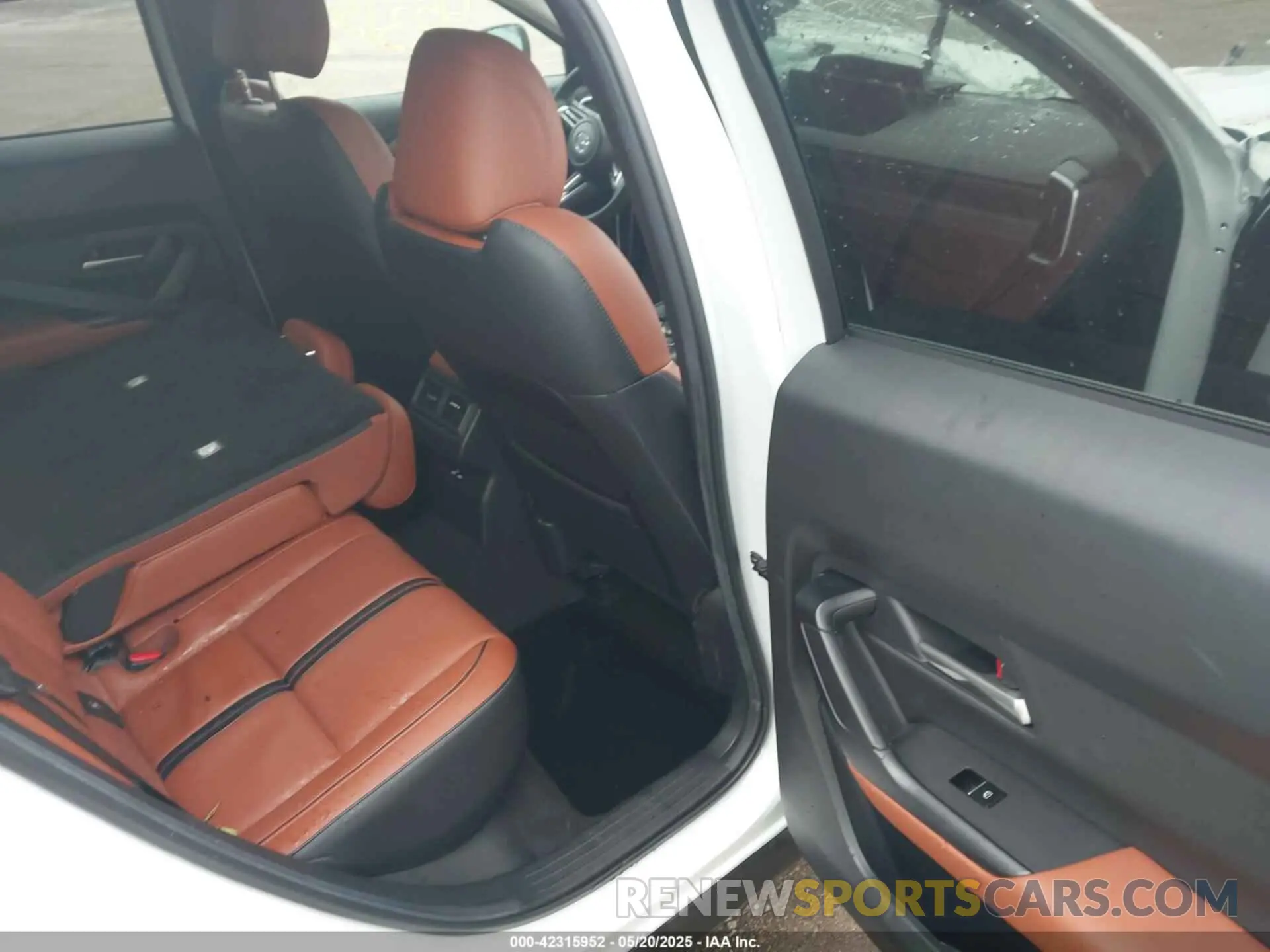 8 Photograph of a damaged car 7MMVABXY5RN179095 MAZDA CX-50 2024
