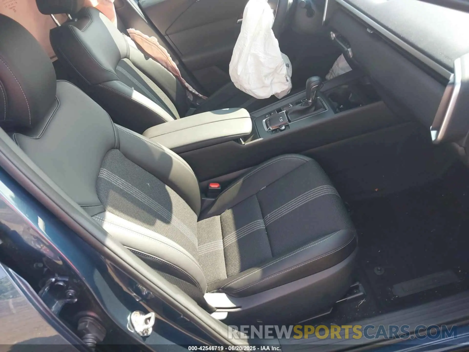 5 Photograph of a damaged car 7MMVABAM7SN337478 MAZDA CX-50 2025