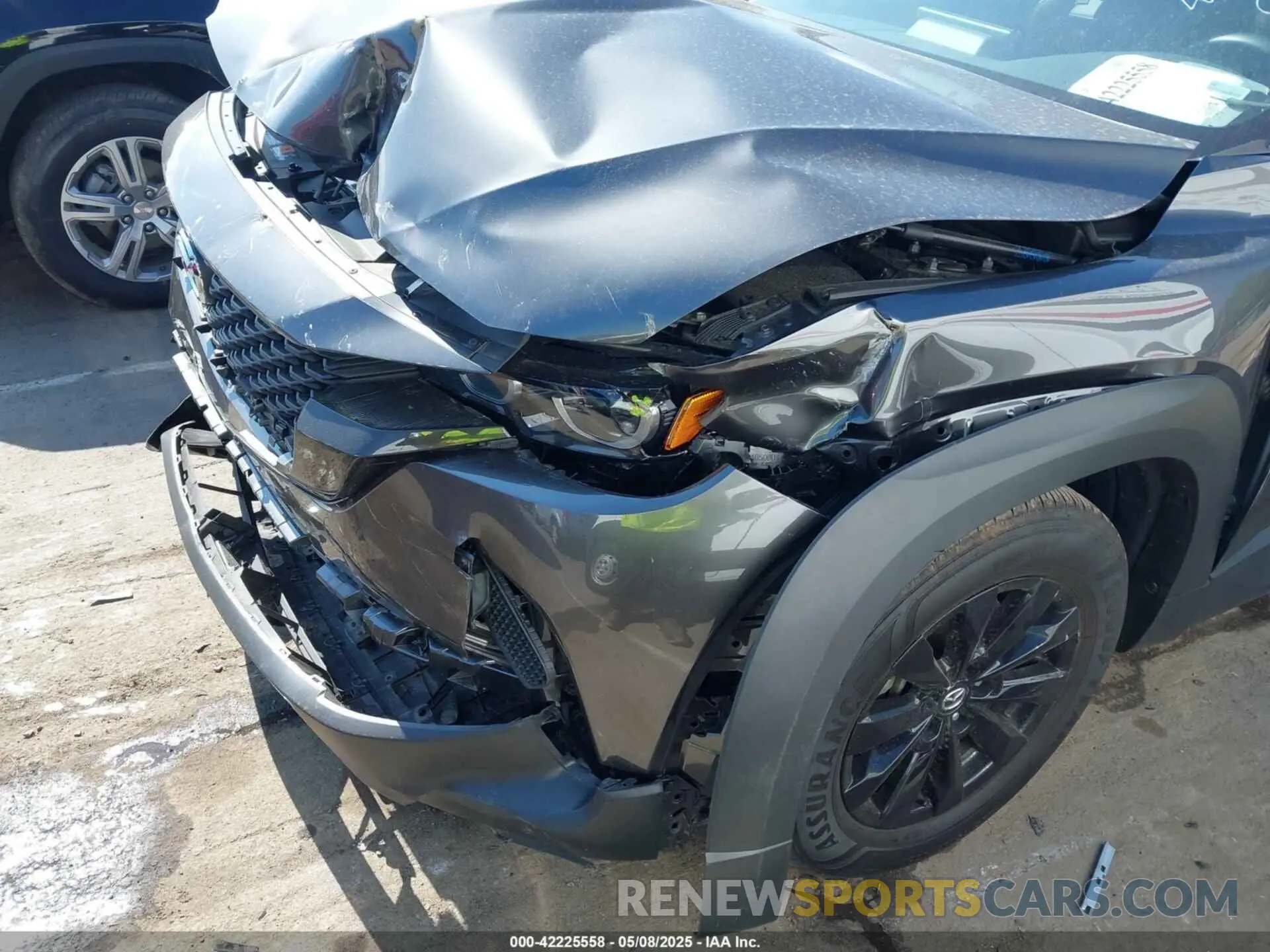 6 Photograph of a damaged car 7MMVABBM5SN305546 MAZDA CX-50 2025