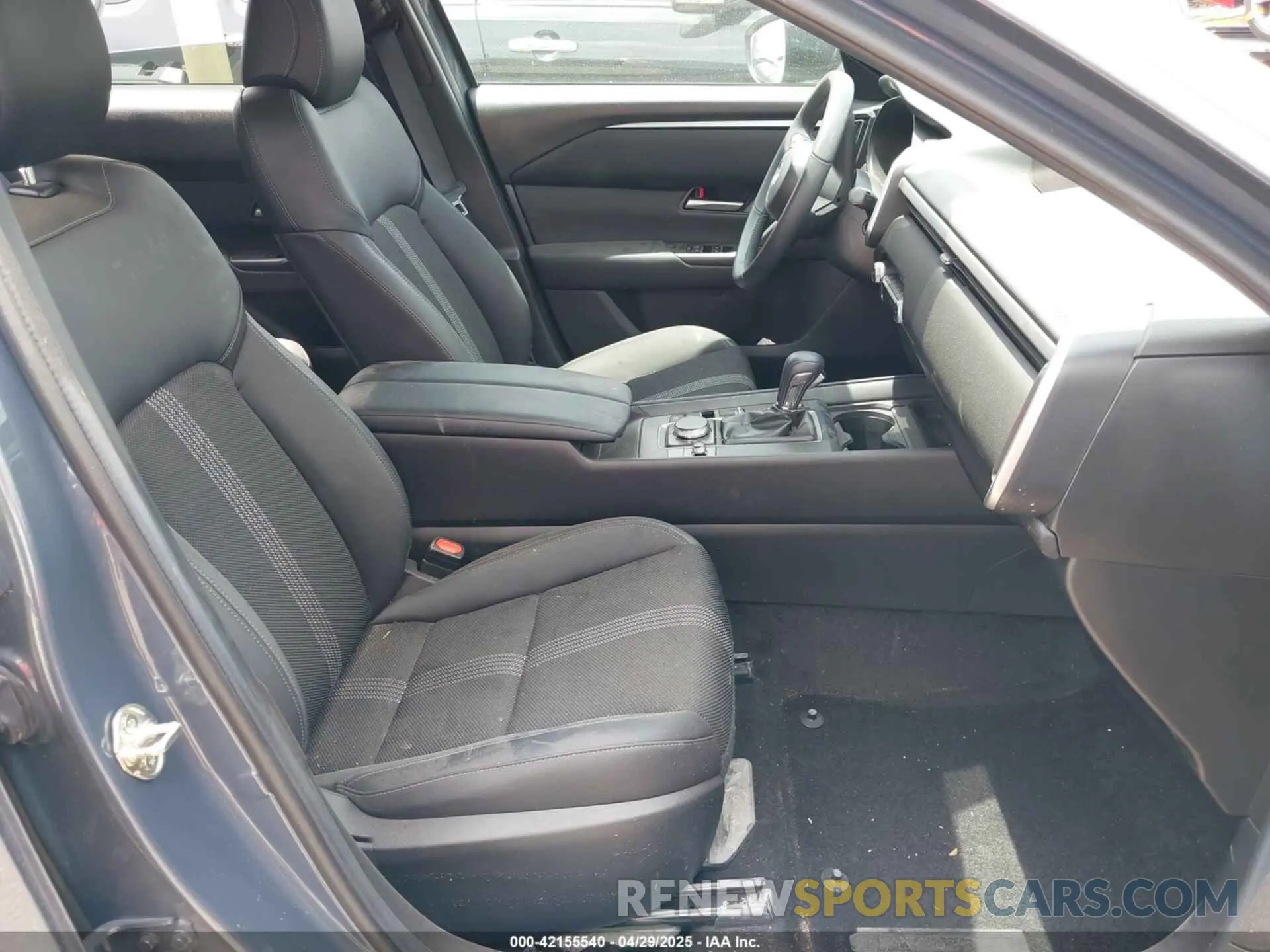 5 Photograph of a damaged car 7MMVABBM6SN312134 MAZDA CX-50 2025
