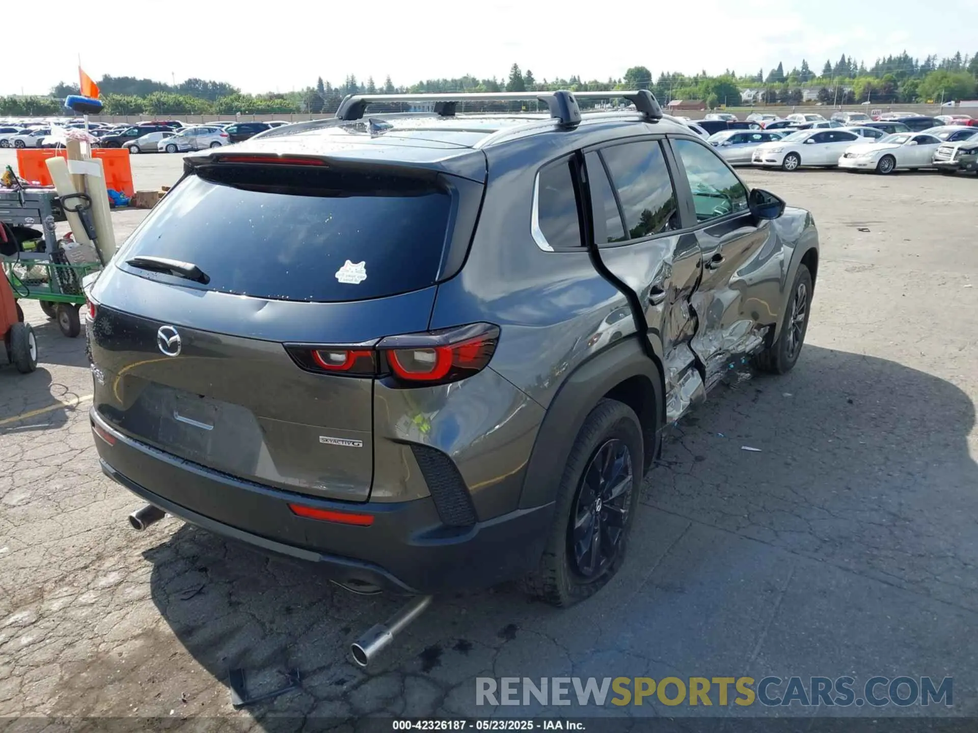 4 Photograph of a damaged car 7MMVABDM3SN313271 MAZDA CX-50 2025