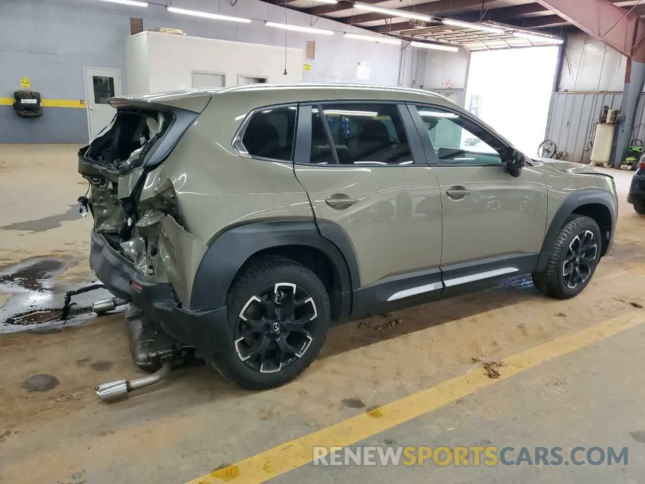 3 Photograph of a damaged car 7MMVABXY8RN229598 MAZDA CX-50 BASE 2024