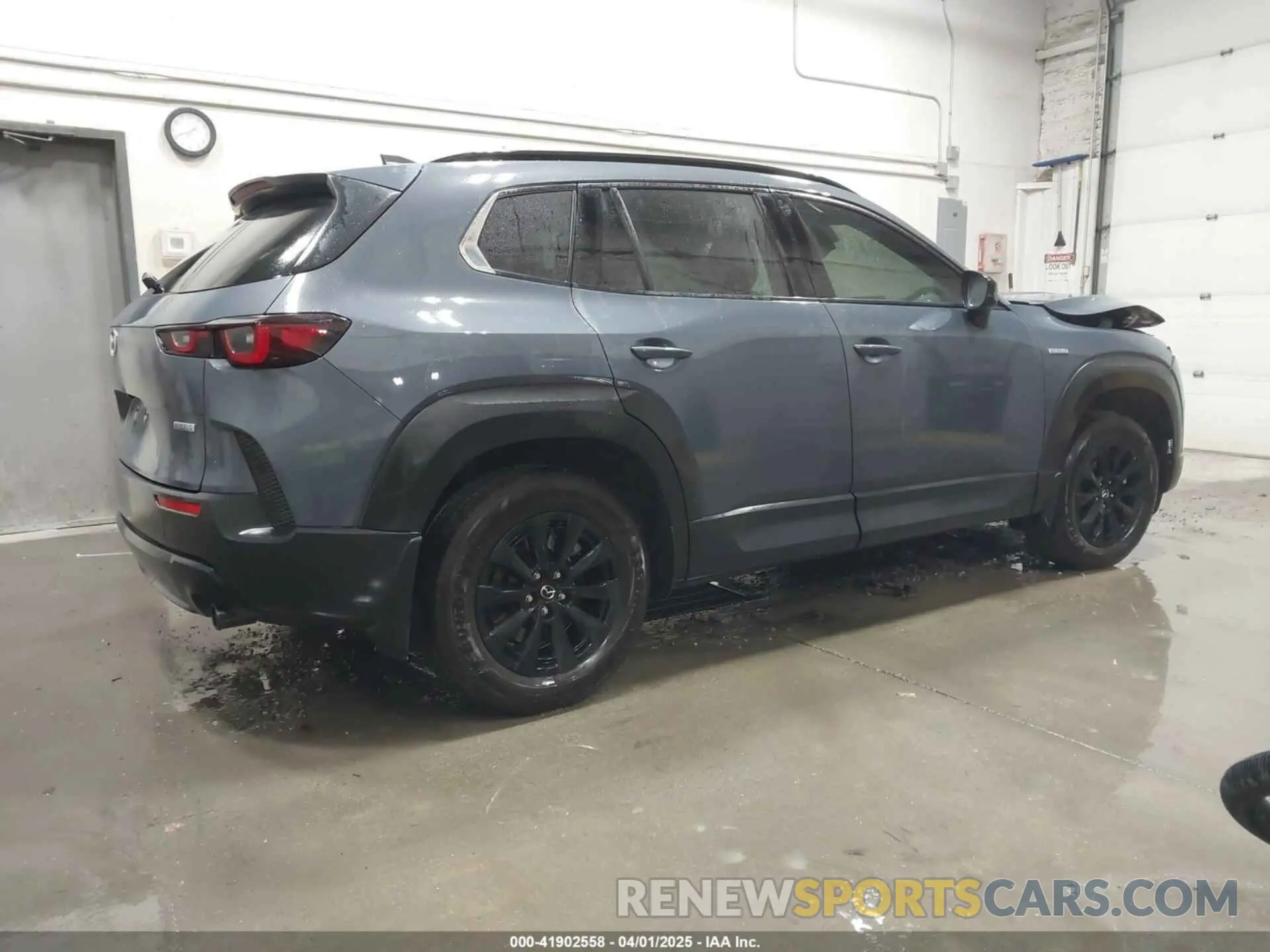 4 Photograph of a damaged car 7MMVAADW5SN100981 MAZDA CX-50 HYBRID 2025