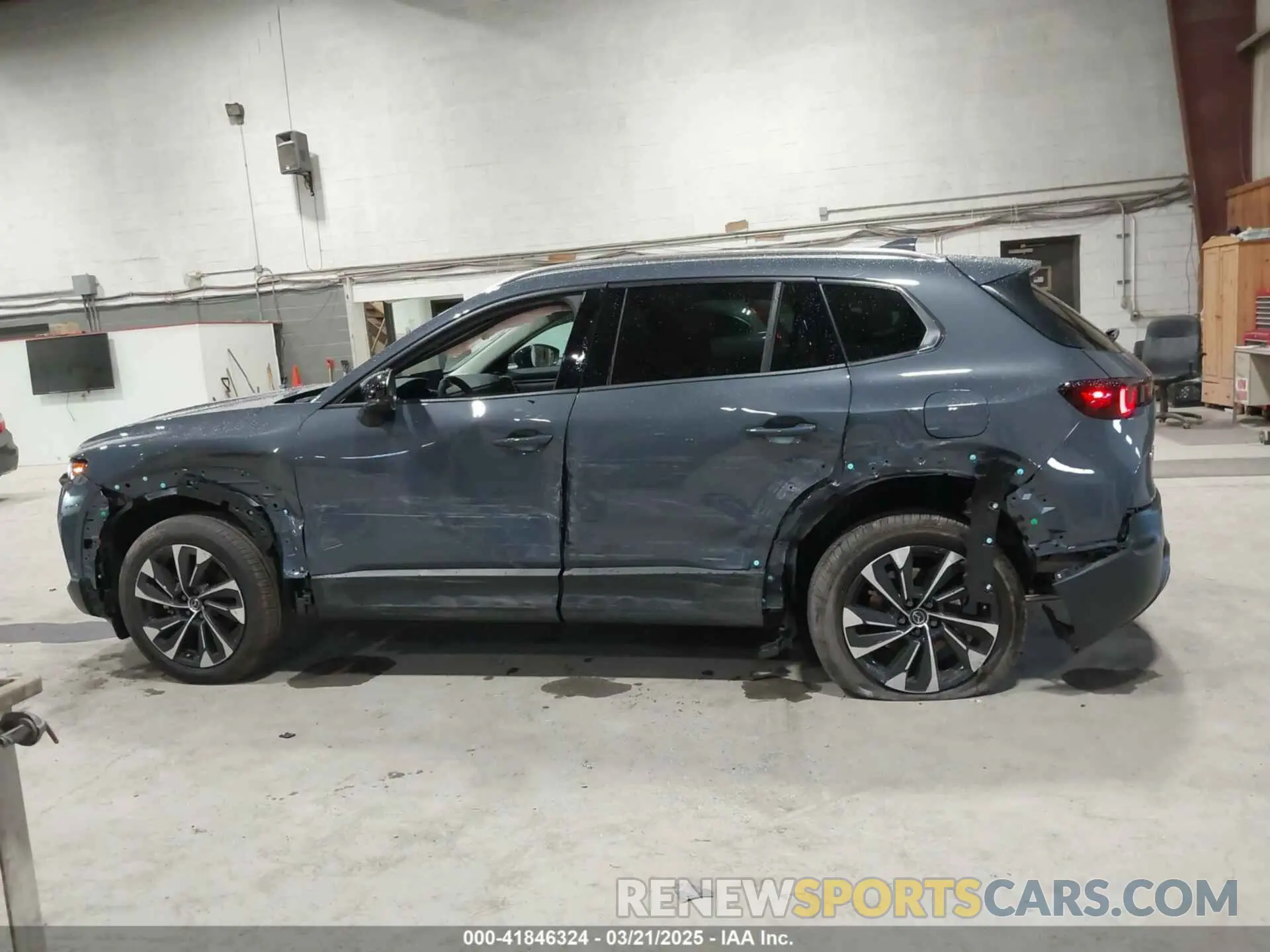 15 Photograph of a damaged car 7MMVAAEW1SN102161 MAZDA CX-50 HYBRID 2025