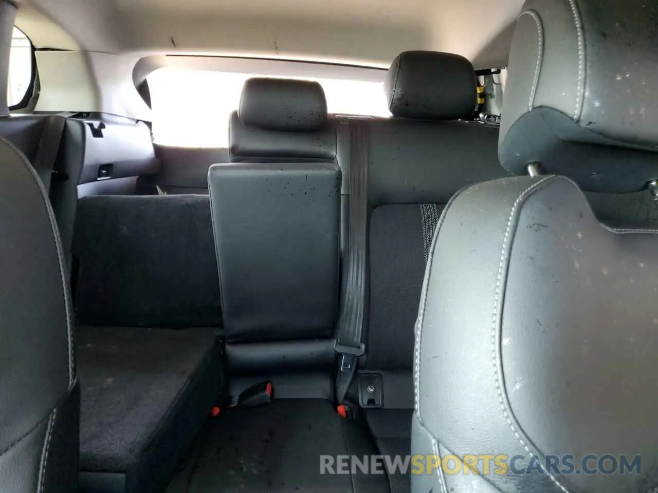 10 Photograph of a damaged car 7MMVABBM1SN345963 MAZDA CX-50 PREF 2025