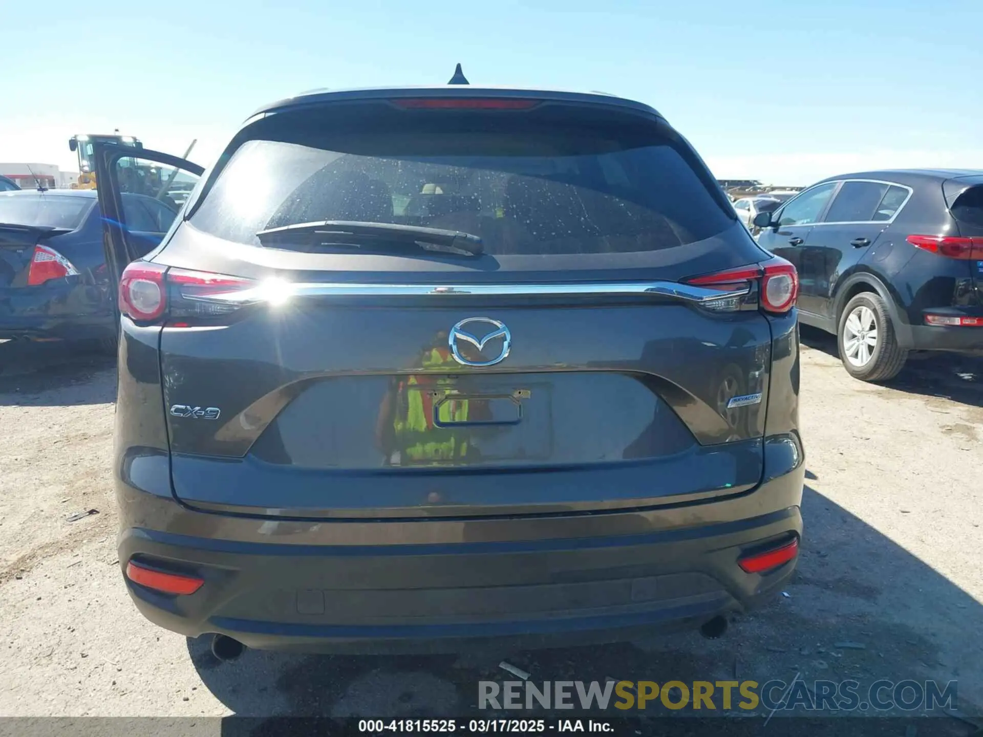 17 Фотография поврежденного автомобиля JM3TCABY7K0313750 MAZDA CX-9 2019