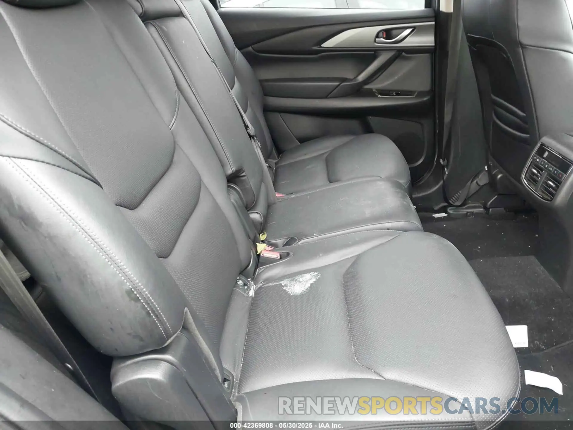 8 Photograph of a damaged car JM3TCBCY3L0407355 MAZDA CX-9 2020
