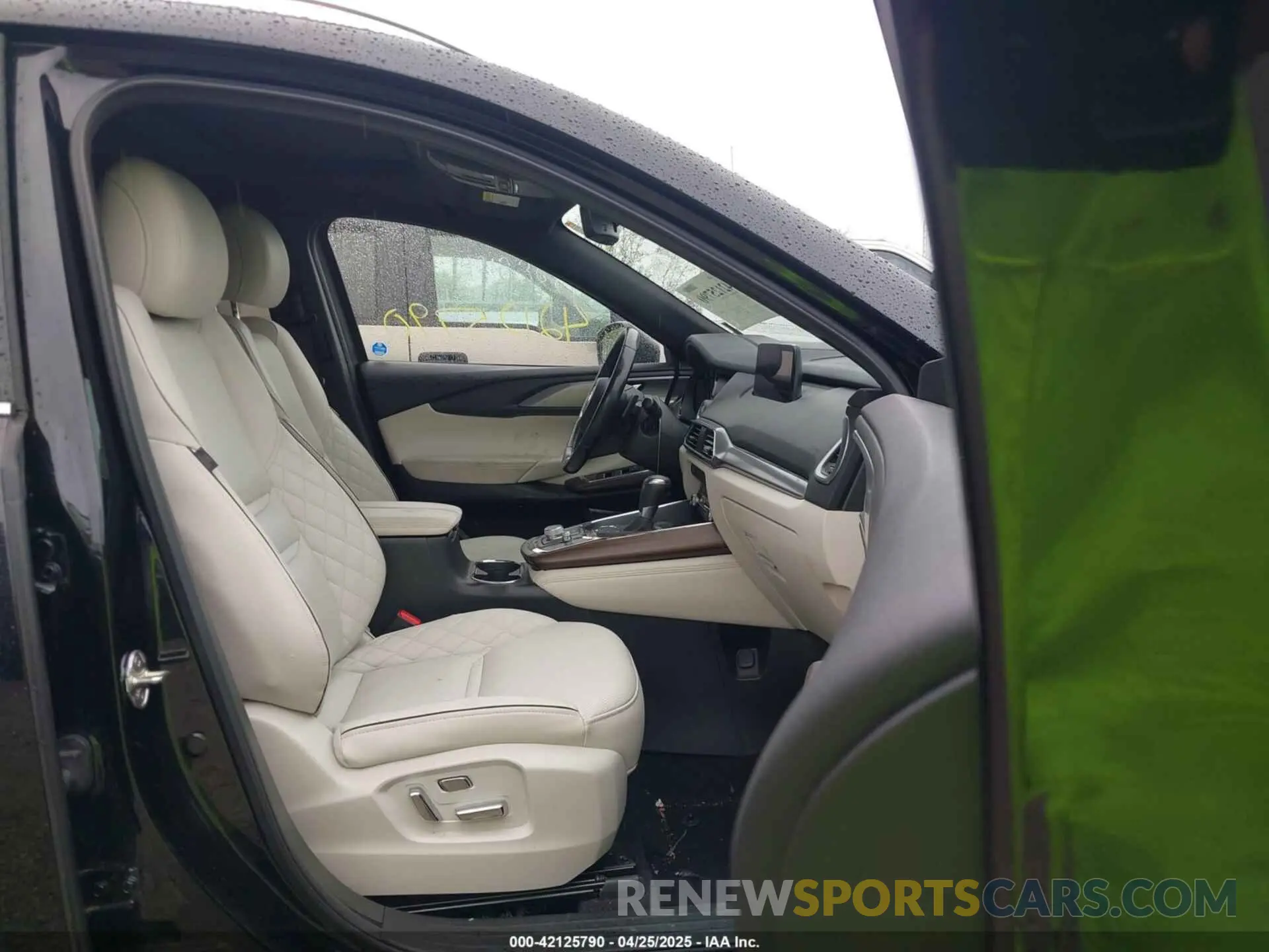 5 Photograph of a damaged car JM3TCBEY1N0616982 MAZDA CX-9 2022