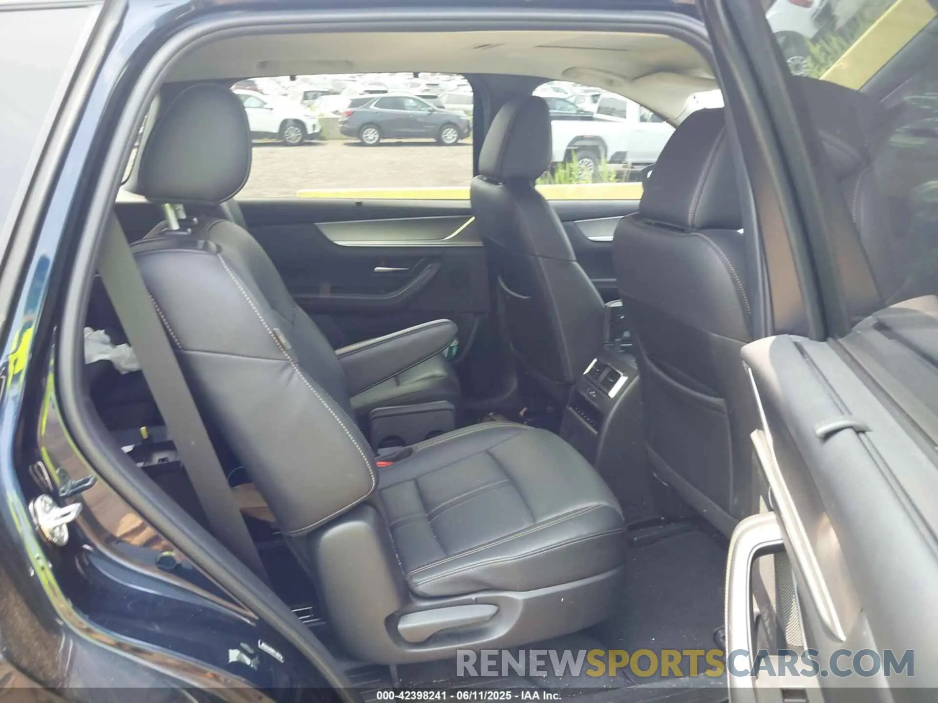 8 Photograph of a damaged car JM3KKCHDXR1148716 MAZDA CX-90 2024