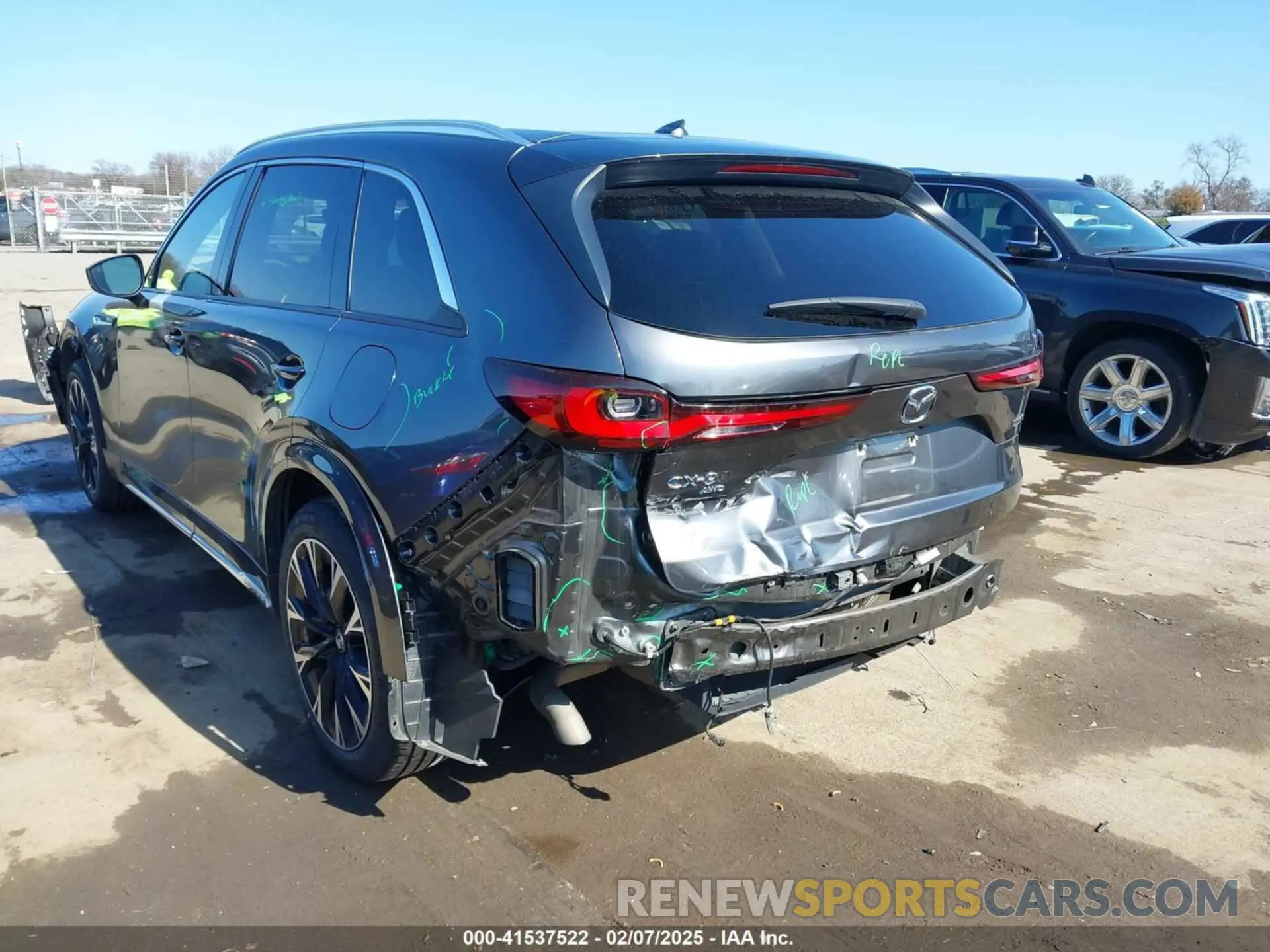 3 Фотография поврежденного автомобиля JM3KKDHC8R1112049 MAZDA CX-90 2024