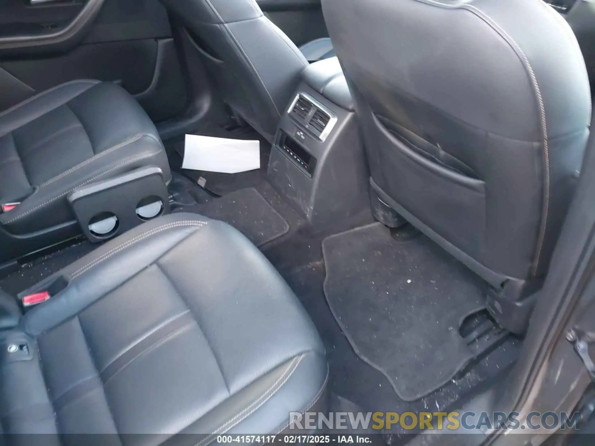 8 Фотография поврежденного автомобиля JM3KKDHD0R1137651 MAZDA CX-90 2024