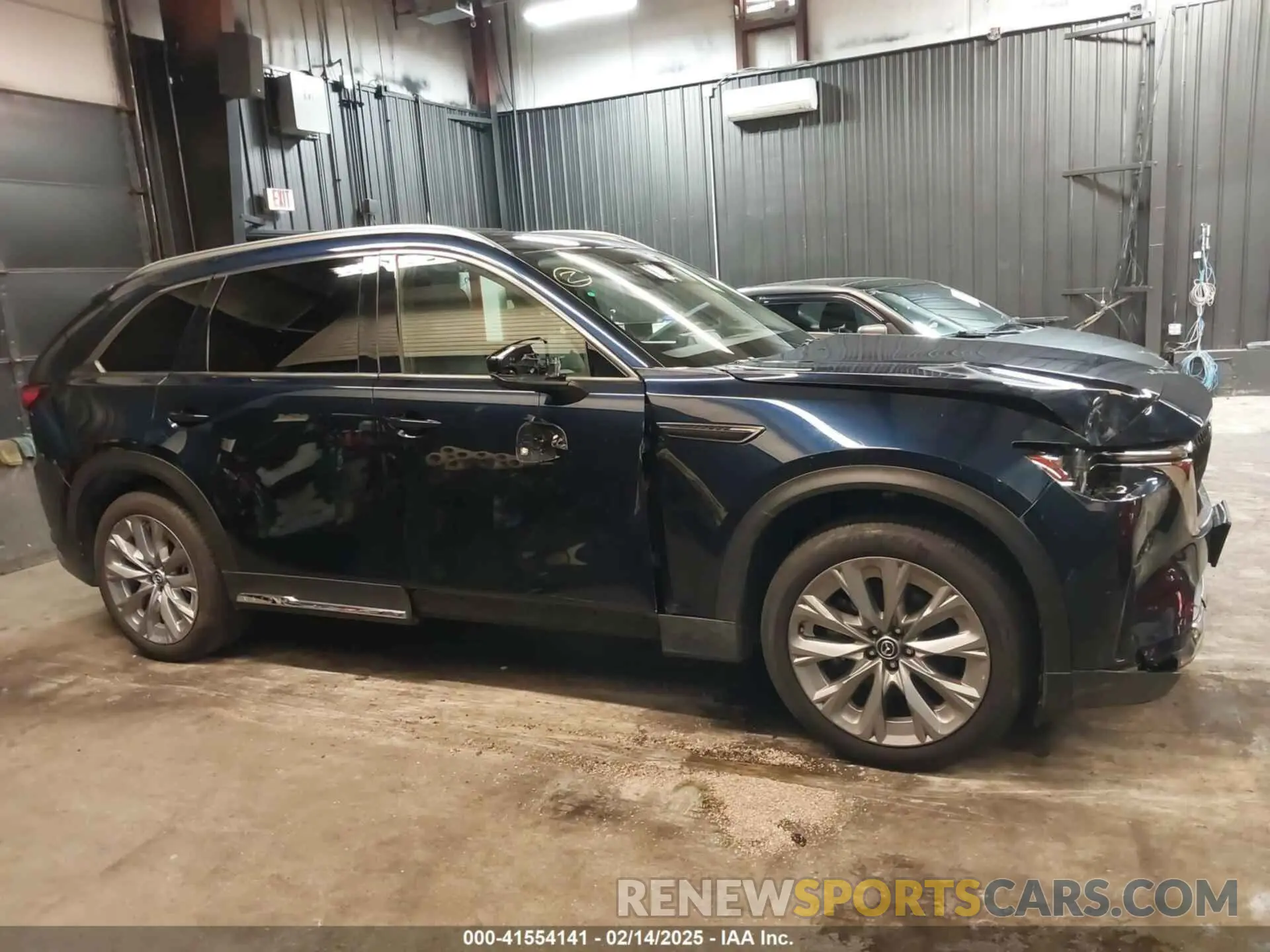 13 Фотография поврежденного автомобиля JM3KKDHD2R1127963 MAZDA CX-90 2024