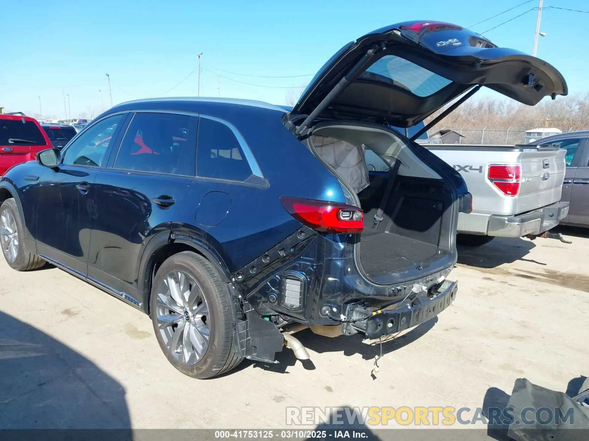 3 Фотография поврежденного автомобиля JM3KKDHD5R1168779 MAZDA CX-90 2024