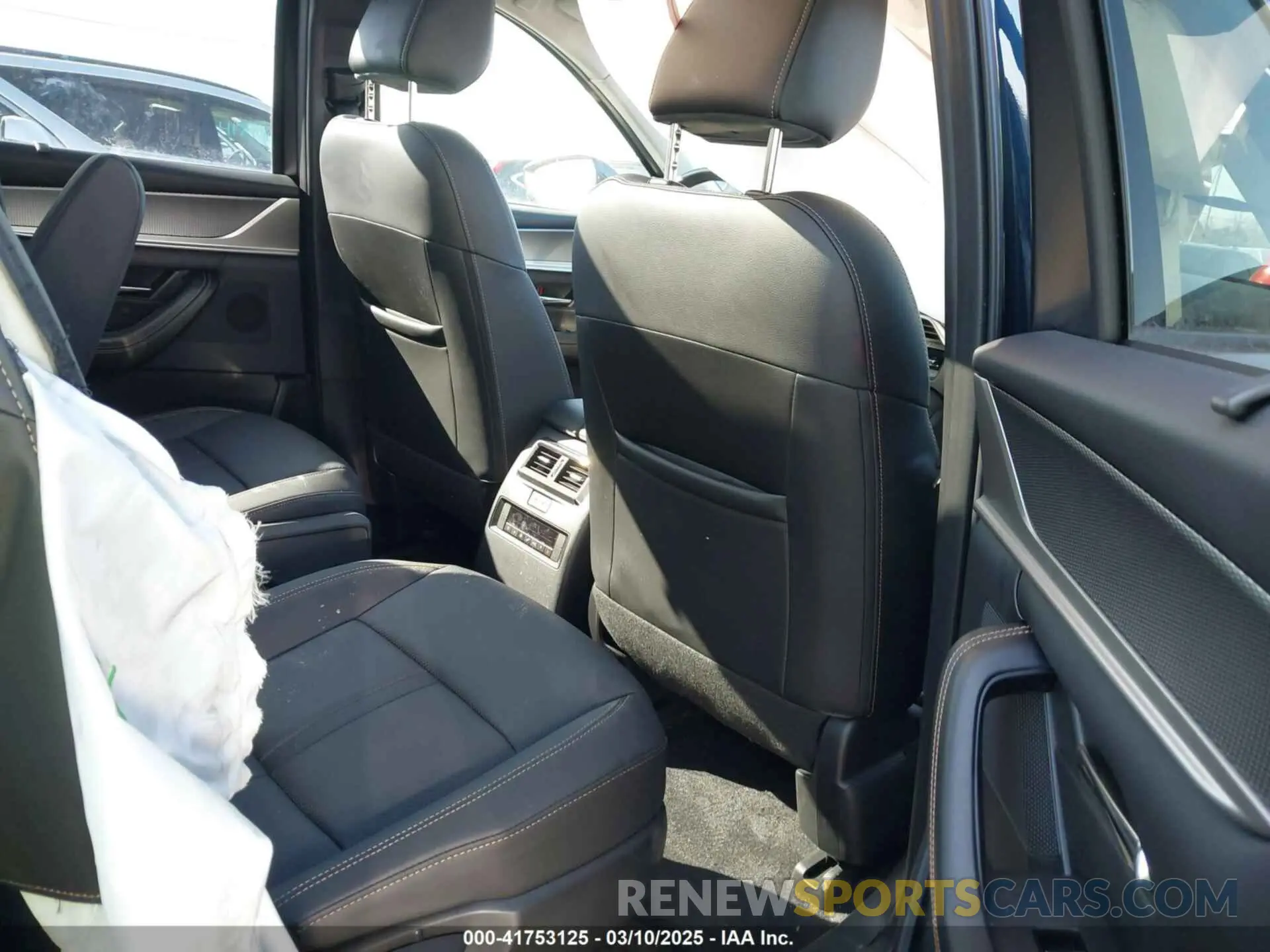 8 Фотография поврежденного автомобиля JM3KKDHD5R1168779 MAZDA CX-90 2024