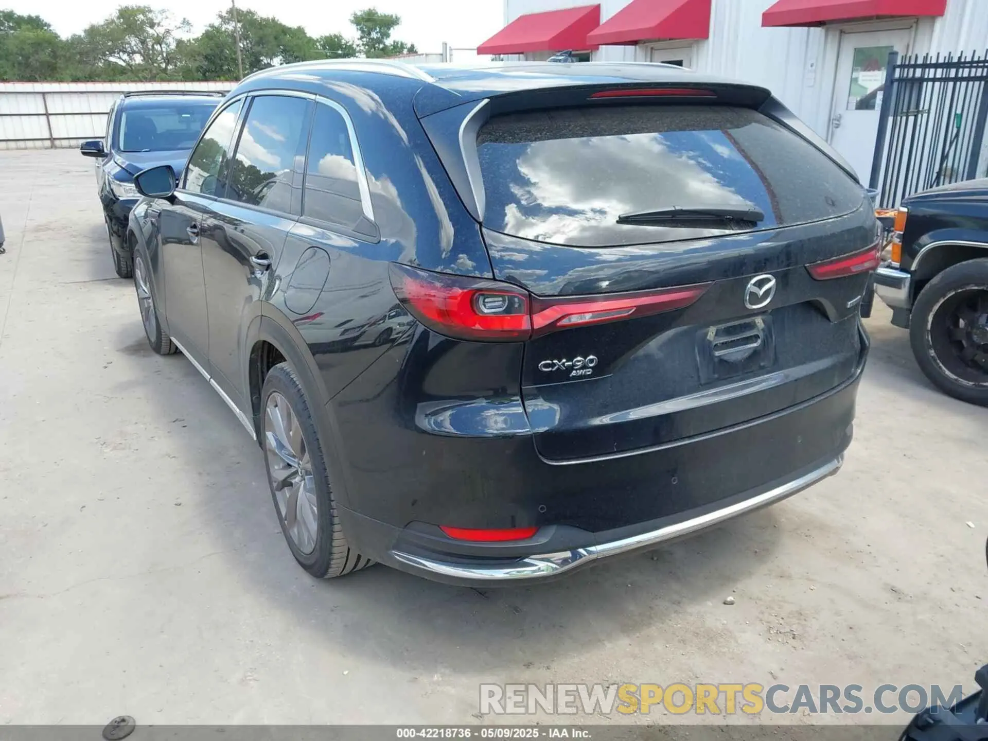 3 Фотография поврежденного автомобиля JM3KKDHD7R1121317 MAZDA CX-90 2024